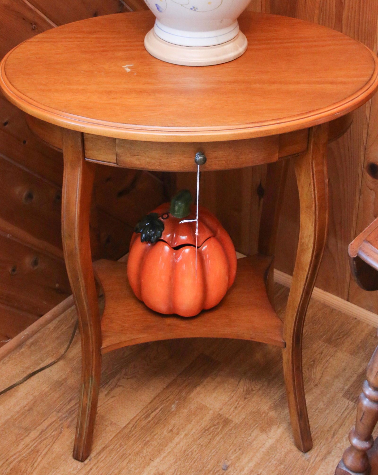 ONE DRAWER STAND (1 of 2)