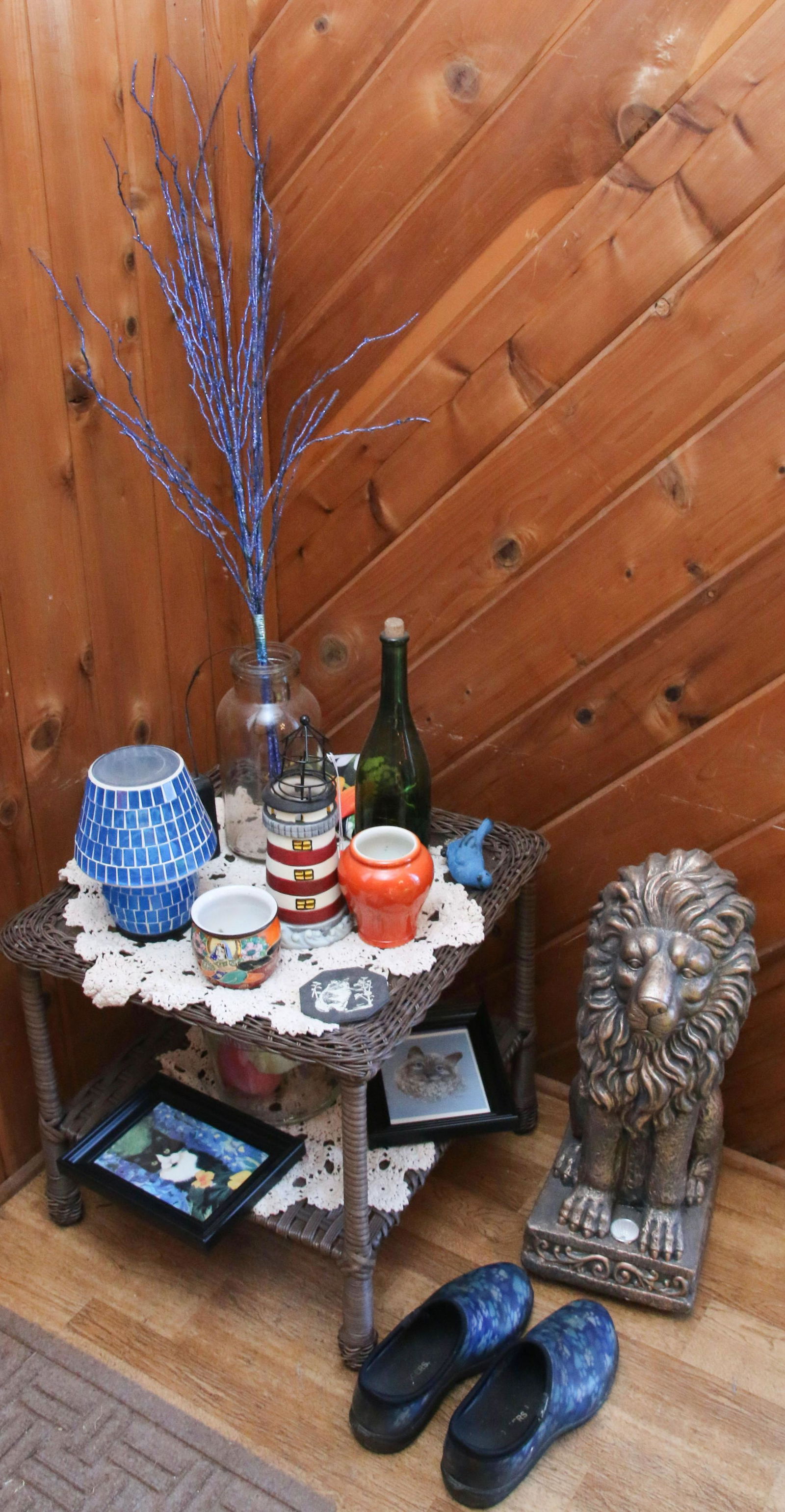 WICKER TYPE STAND AND CONTENTS (1 of 1)