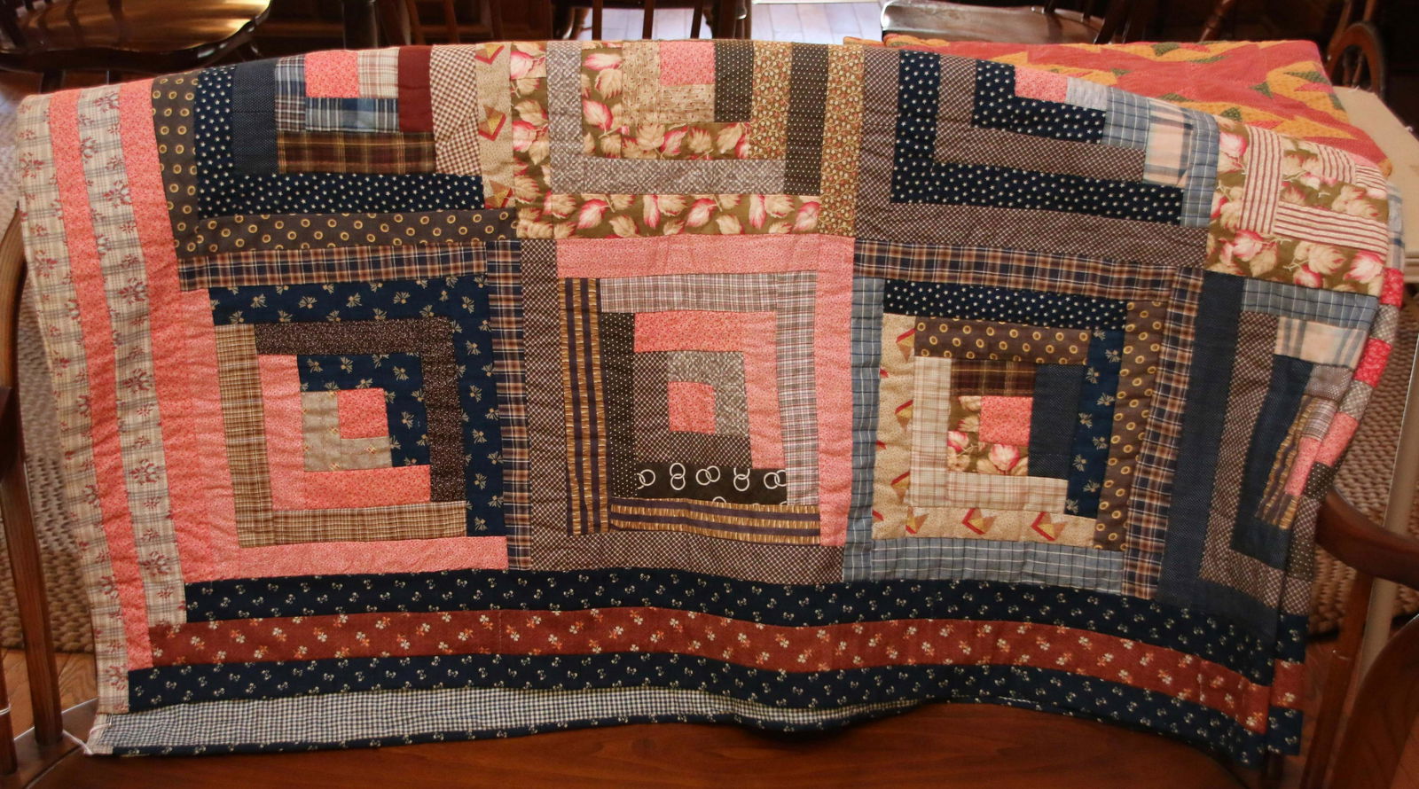 HAND STITCHED ANTIQUE QUILT (1 of 2)