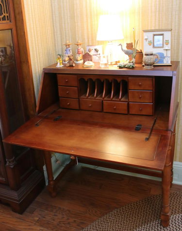 For Auction Drop Front Desk 56 On Feb 23 2020 Hartzell S For Auction Drop Front Desk 56 On