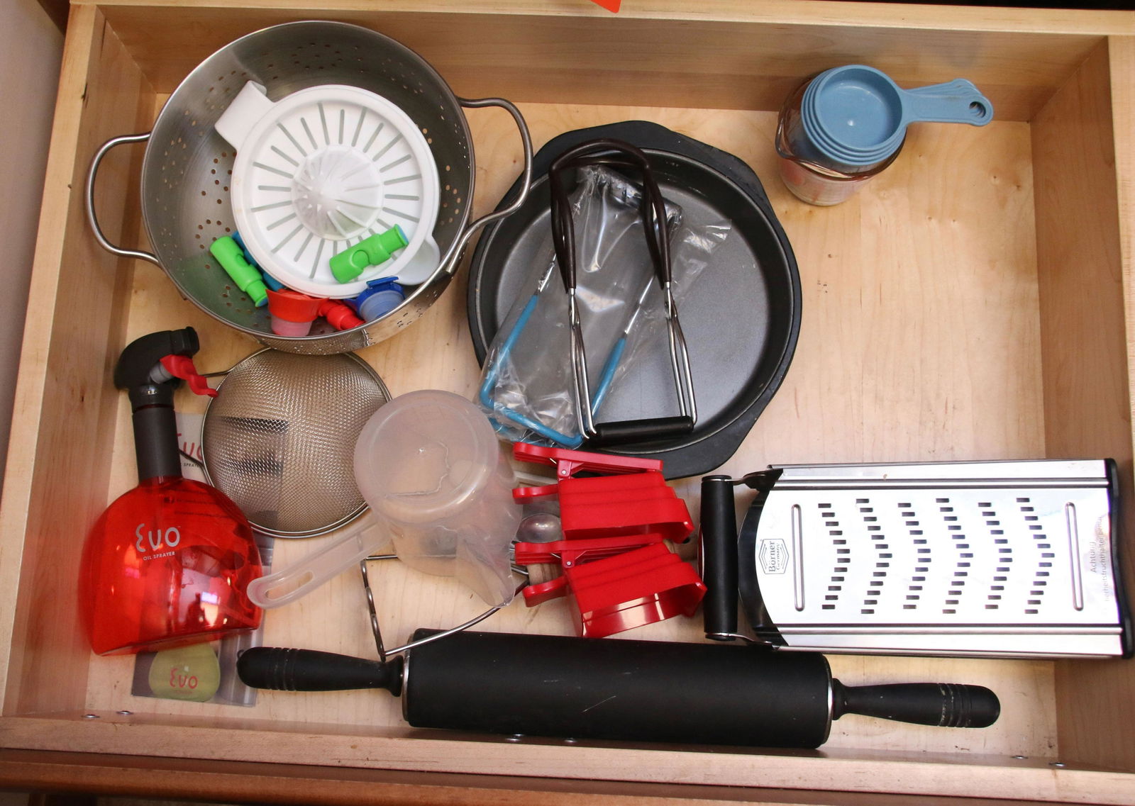 CONTENTS OF KITCHEN DRAWER: CHEESE GRATER, POTATO MASHERS, ROLLING PINS, STRAINER, AND MORE