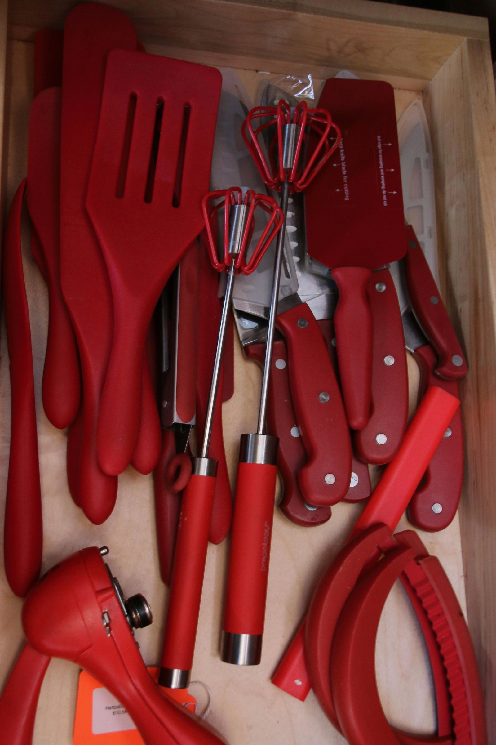 CONTENTS OF DRAWER: "MAD HUNGRY" SET OF KNIVES, SERVING PIECES, AND KITCHENWARE