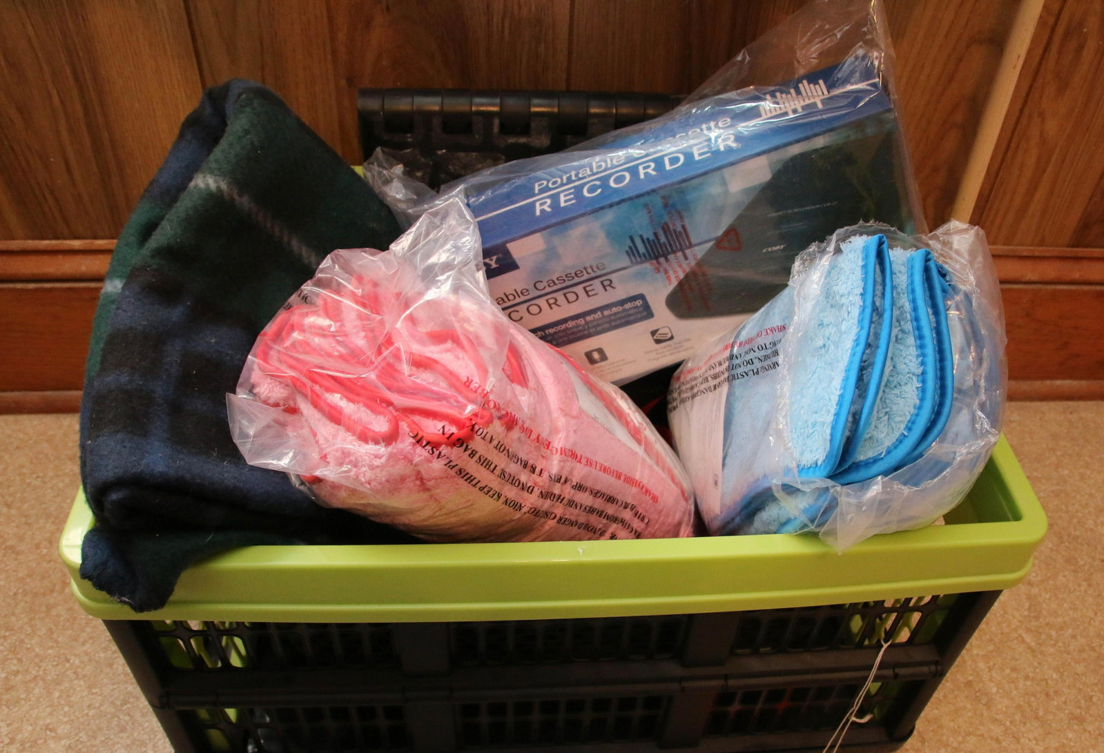 LOT OF BLANKETS: BLANKETS, CRATE, CASSETTE RECORDER AND MORE IN LOT