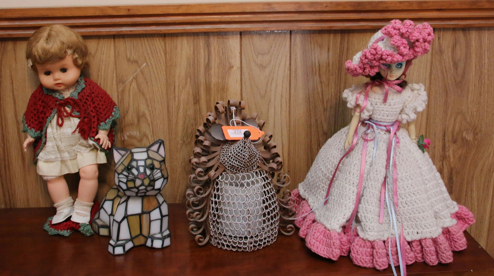 CAT AND DOLL LOT: (2) DOLLS, GLASS DESIGN CAT, AND HEDGEHOG CANDLE COVER