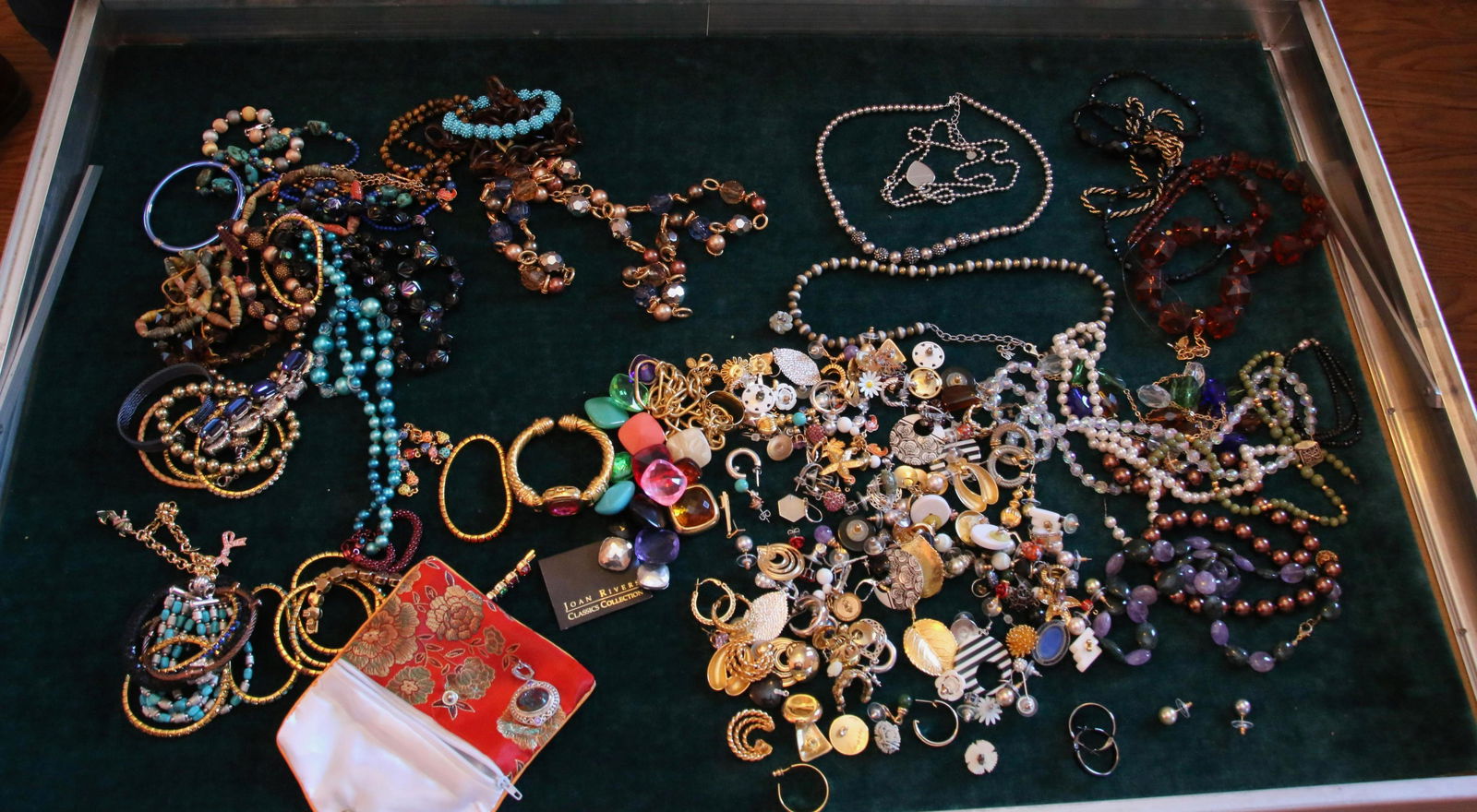 LARGE LOT OF JEWELRY (1 of 3)