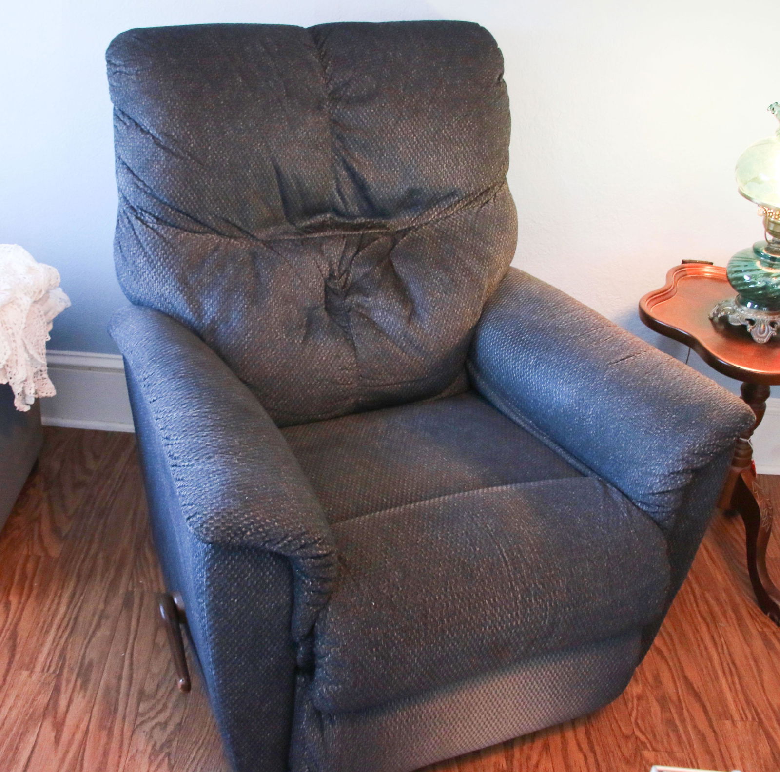 LAZY BOY RECLINER (1 of 3)