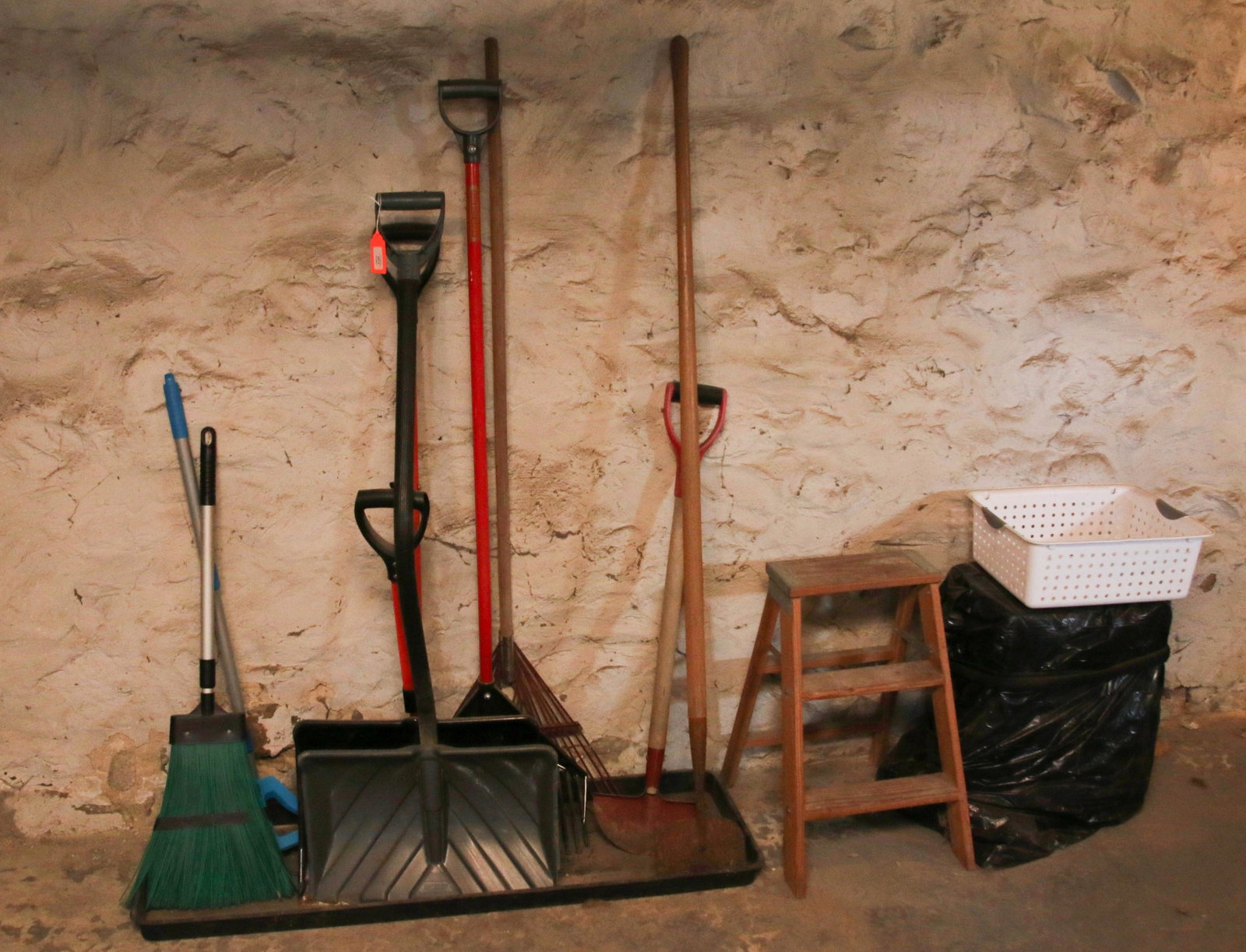 TOOL LOT: SNOW SHOVELS AND MORE - SEE PHOTOS