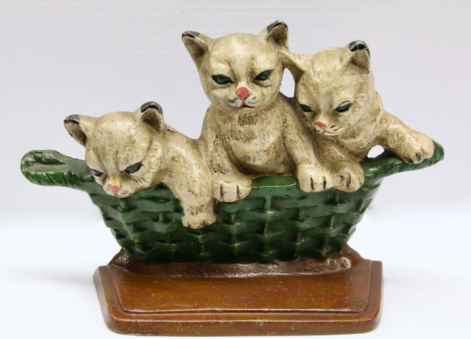 ANTIQUE CAST IRON DOORSTOP: SIGNED; M. ROSENSTEIN LANCASTER, PA. US - COPYRIGHT 1932 - KITTENS IN A BASKET Dimensions: 6 3/4" H X 10 1/2" L