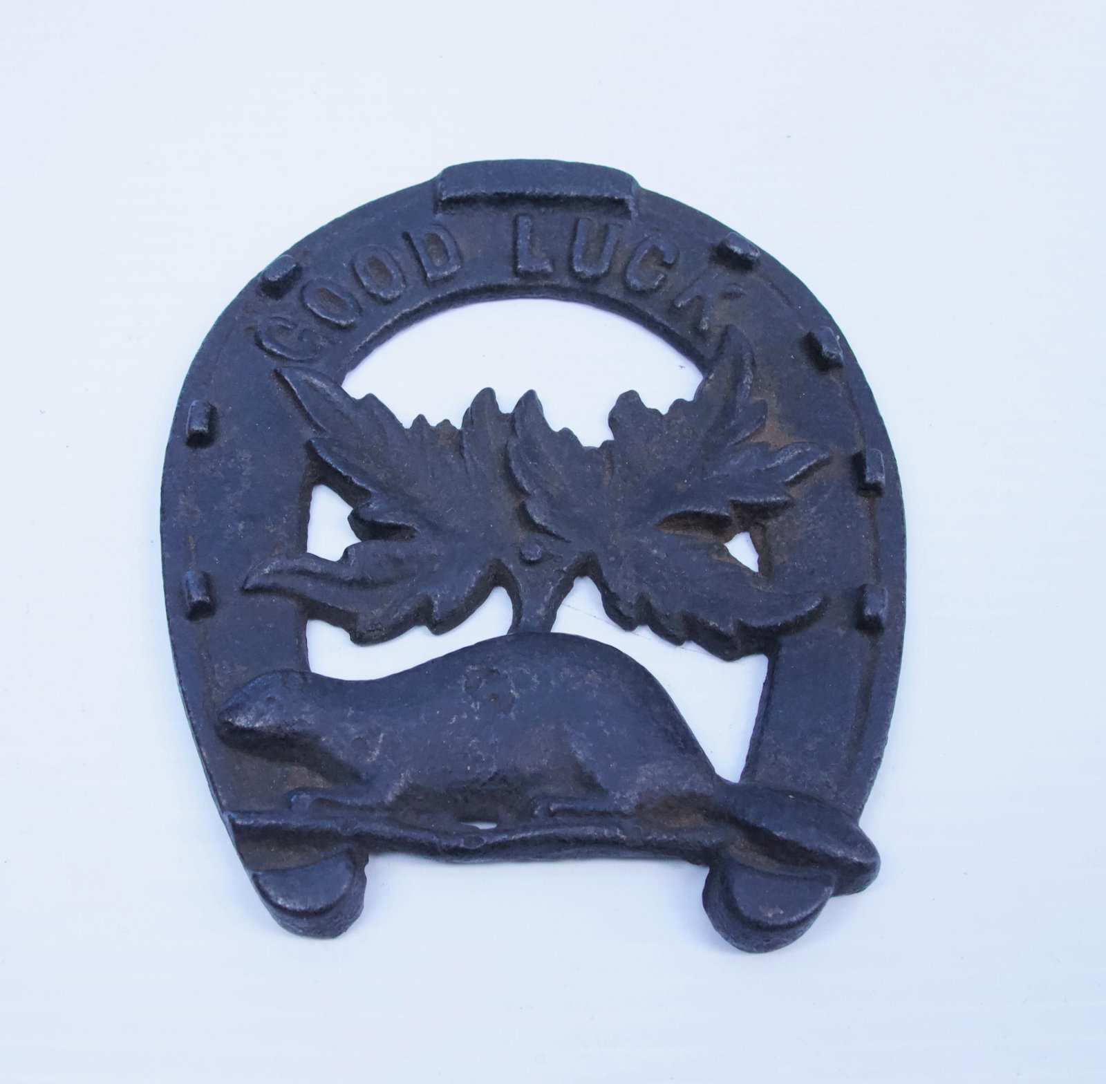 CAST IRON GOOD LUCK HORSESHOE: BEAVER AND LEAVES MOTIF Dimensions: 6" X 5 1/2"