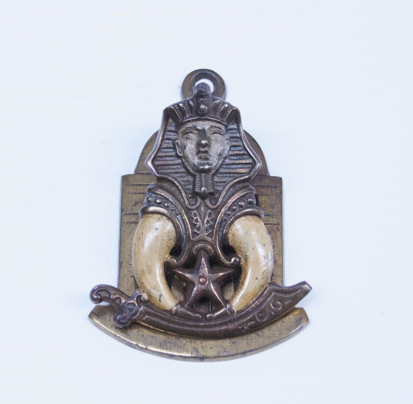 SHRINERS BILL CLIP: SHRINERS BILL CLIP WITH SPHINX AND SWORD - PAINTED TUSKS - #5268 ON BACK Dimensions: 3" X 4"