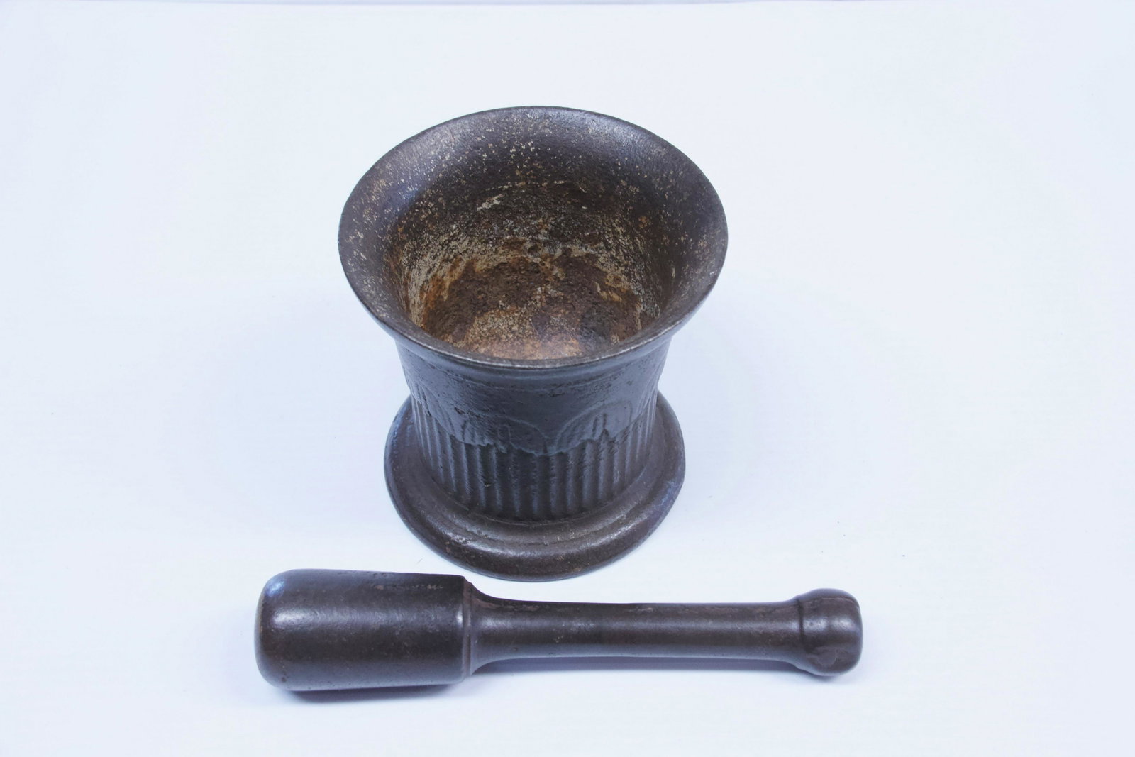 CAST IRON MORTAR AND PESTLE: EMBOSSED DESIGN Dimensions: 5" X 5 1/4"