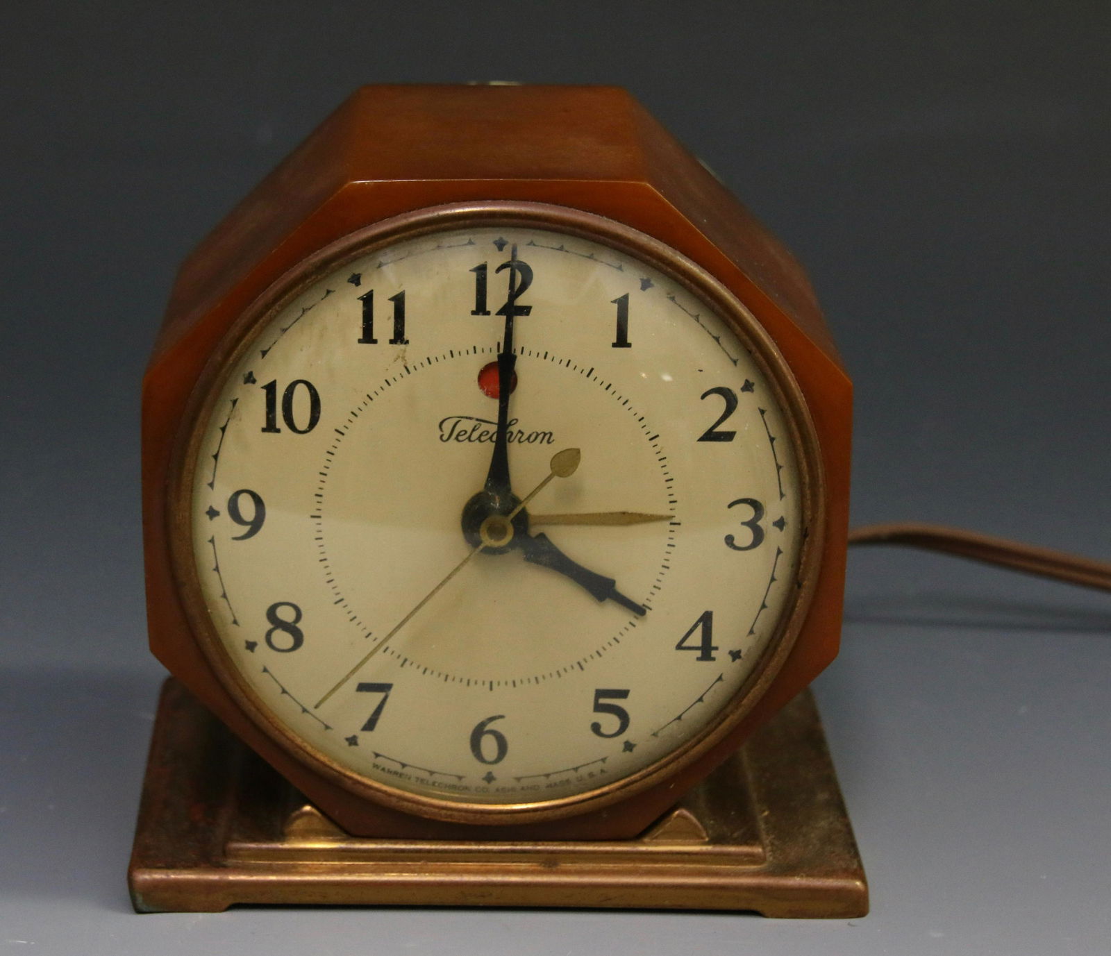 TELECHRON BAKELITE CLOCK Mar 02, 2020 Hartzell's Auction Gallery