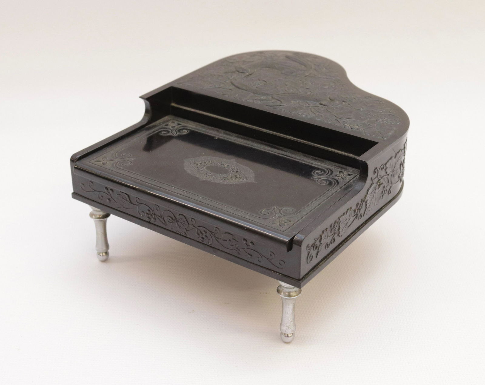 BAKELITE  PIANO (1 of 4)