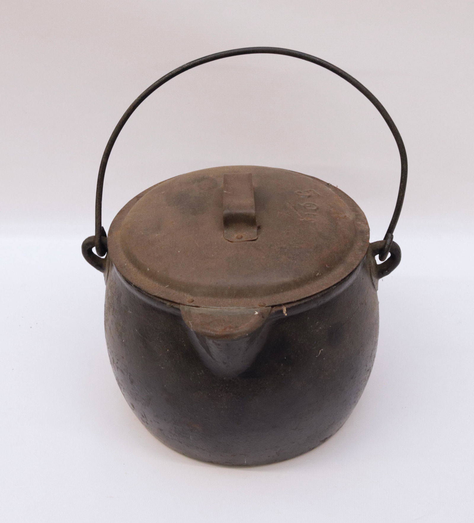 ANTIQUE CAST IRON KETTLE (1 of 3)