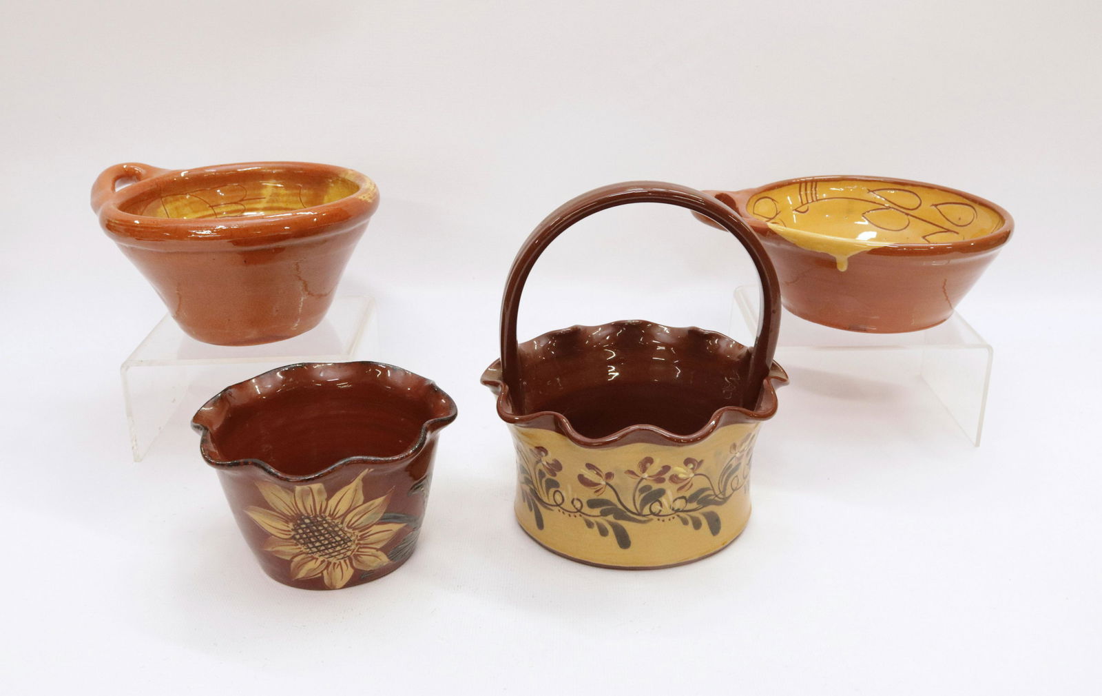 GROUP LOT OF CONTEMPORARY POTTERY (1 of 3)