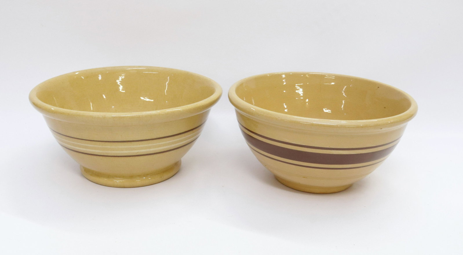 PAIR OF YELLOW WARE MIXING BOWLS: BROWN BANDING 8 3/4" TO 9" D
