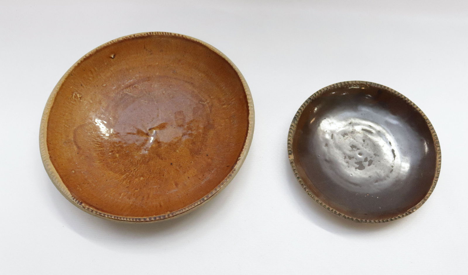 PAIR OF POTTERY PIE PLATES (1 of 3)