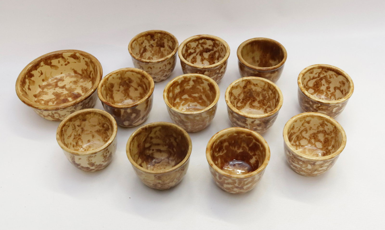 GROUP LOT OF SPONGEWARE (1 of 2)