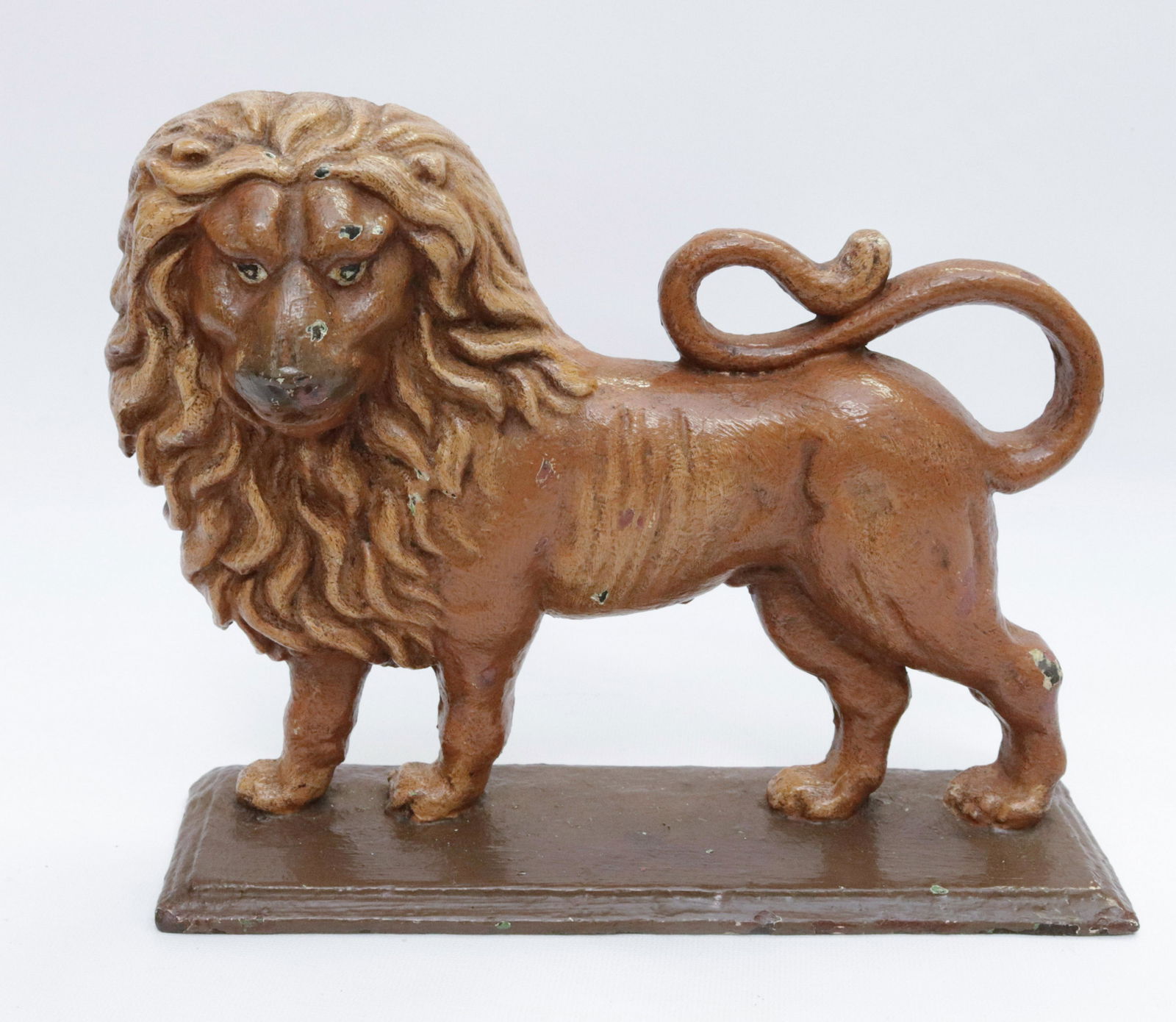 PAINTED CAST IRON LION DOORSTOP (1 of 3)