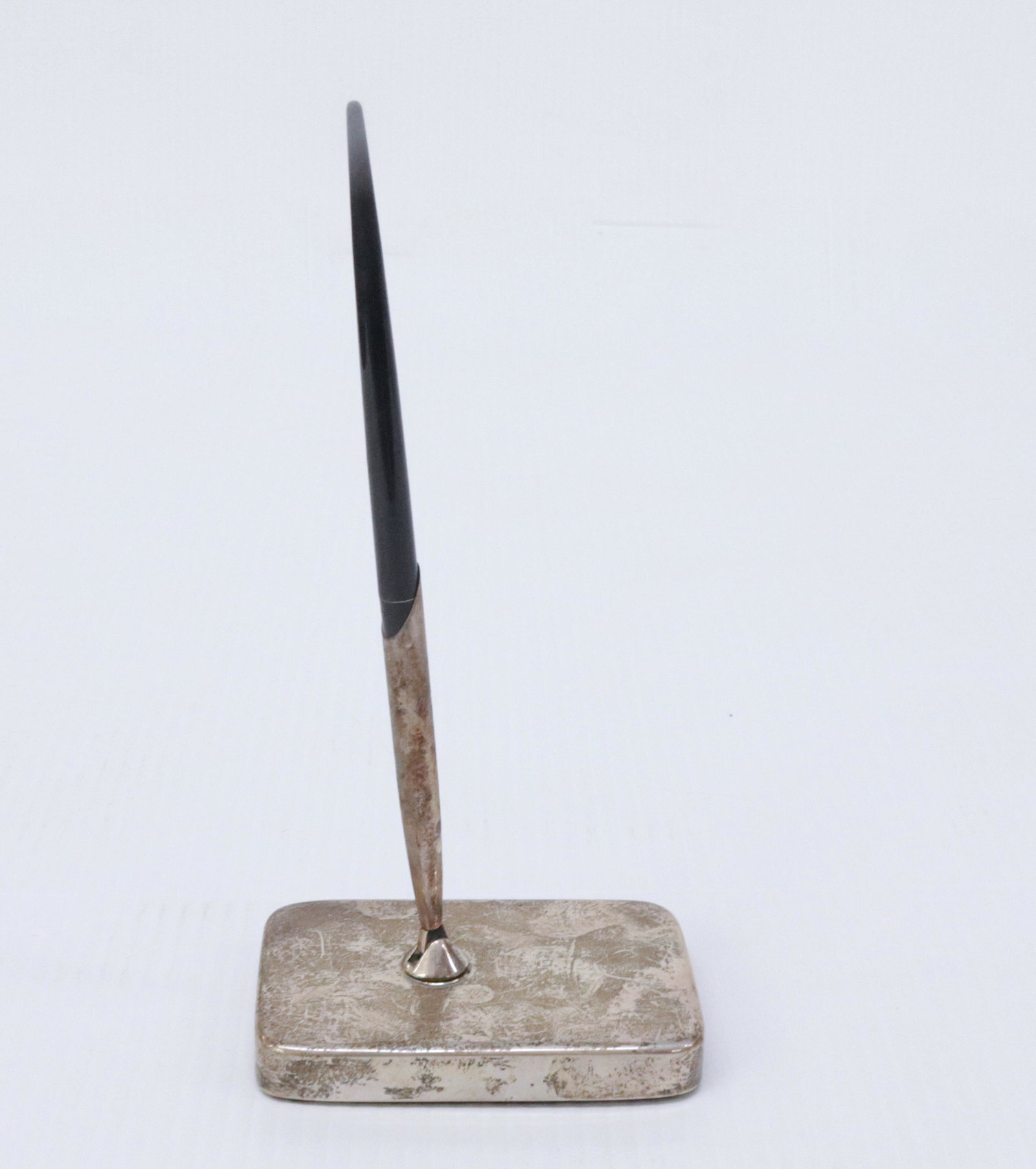 TIFFANY STERLING PEN HOLDER: TIFFANY AND COMPANY MAKERS - STERLING WITH SHEAFFER PEN - WEIGHTED Dimensions: 4.7 OZT - 5" X 4"