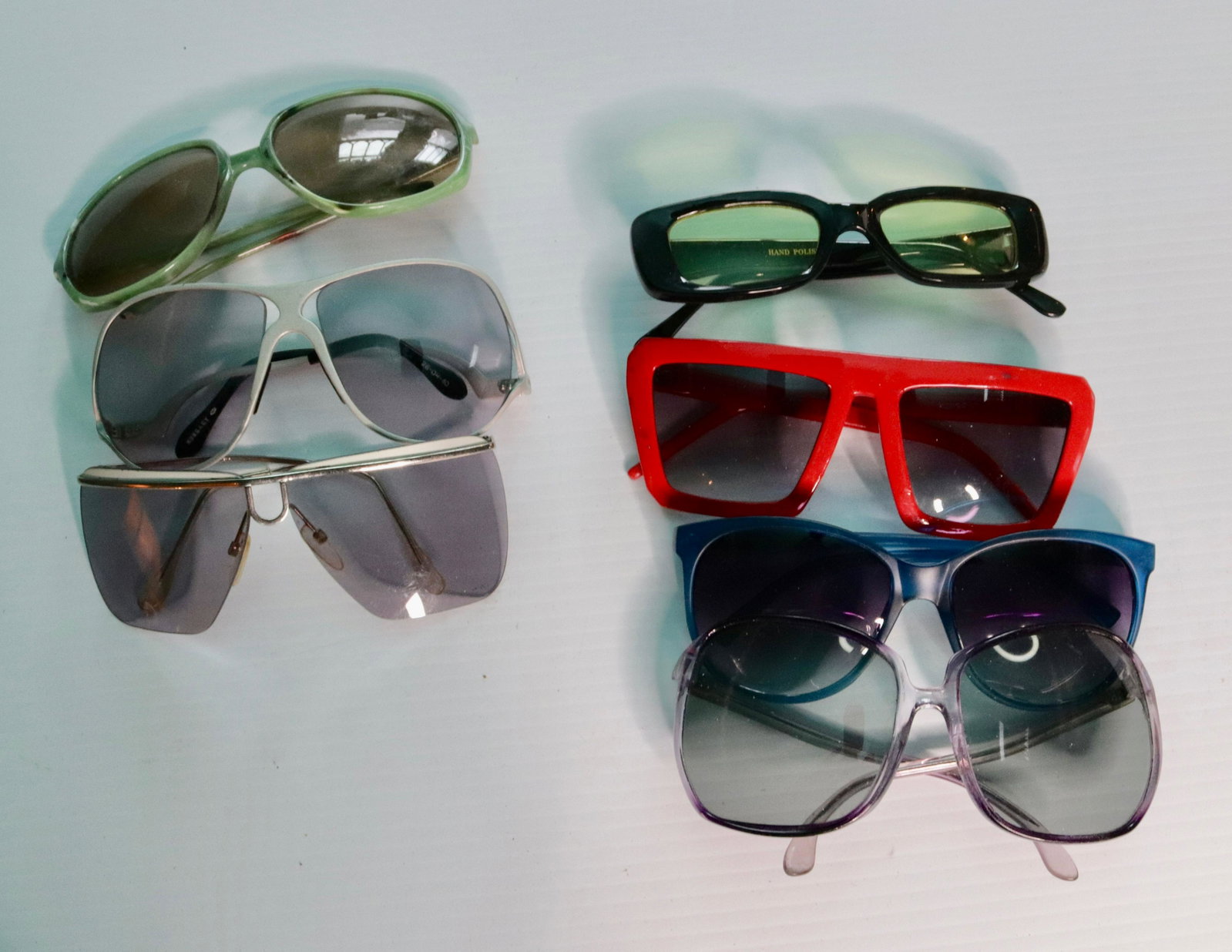 GROUP LOT OF VINTAGE SUNGLASSES: (7) PAIRS - GUCCI, FOSTER GRANT, AND MORE