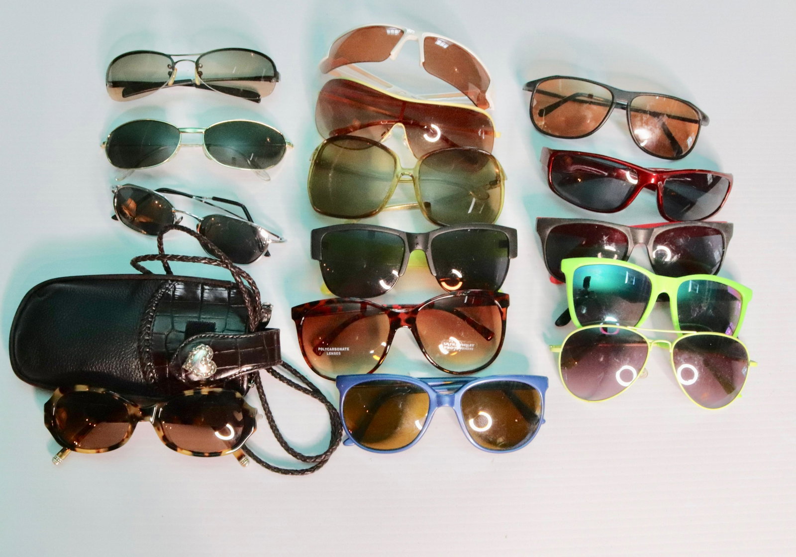 GROUP LOT OF VINTAGE SUNGLASSES: (14) PAIRS