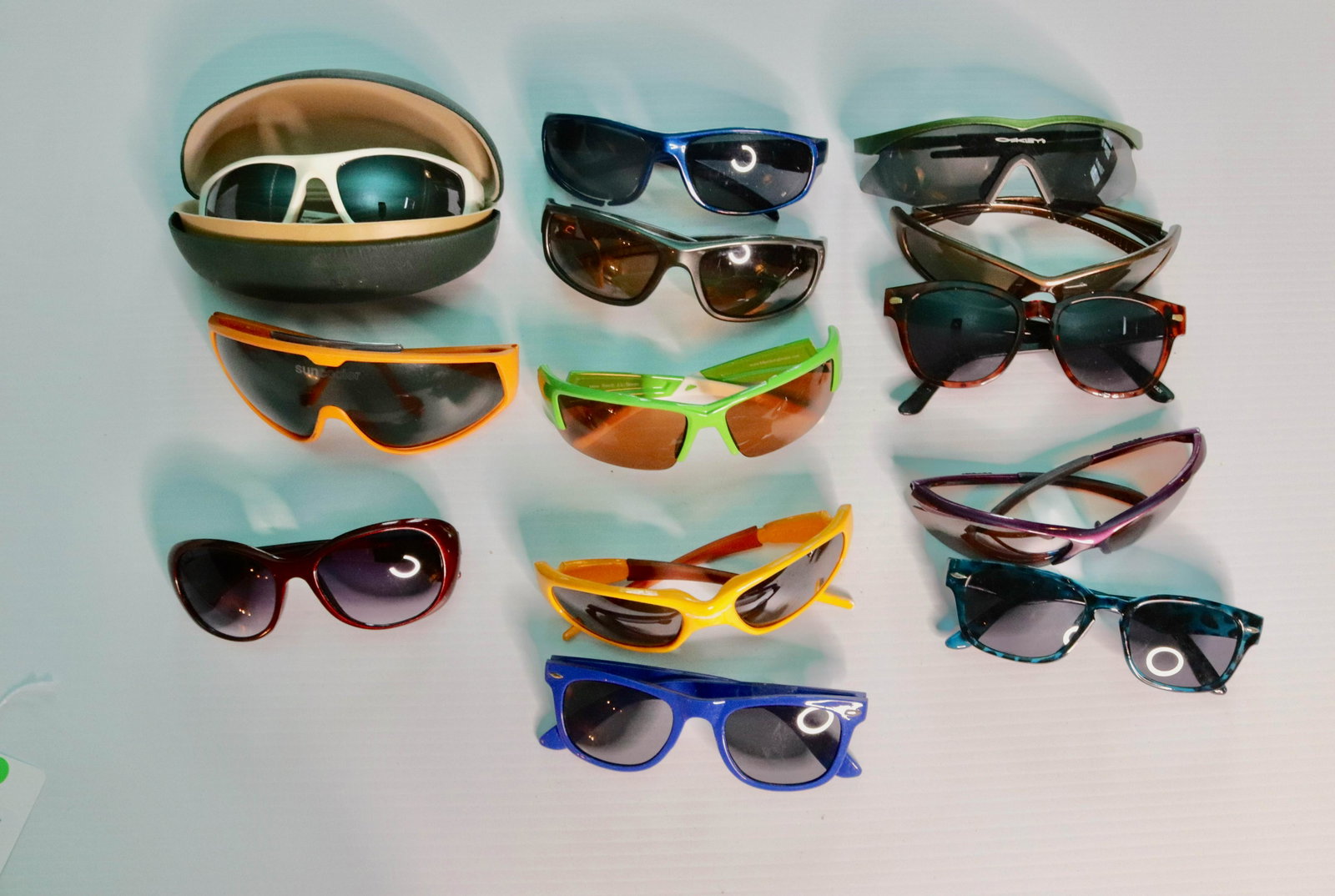 GROUP LOT OF VINTAGE SUNGLASSES: (13) PAIRS - OAKLEY AND MORE
