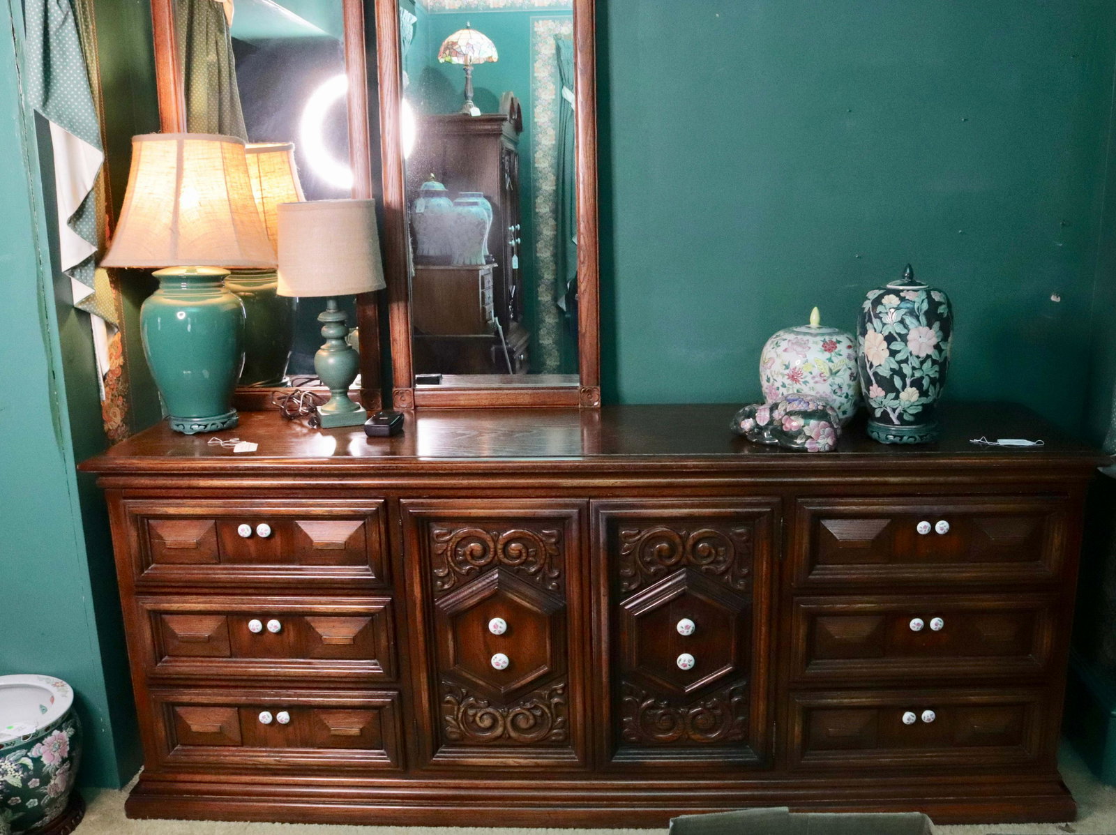 BEDROOM FURNITURE LOT: INCLUDING - DRESSER, DOUBLE MIRROR, AND (2) OCTAGONAL SIDE TABLES SIZE: DRESSER 31 1/2" X 81" X 20" - MIRROR 53" H X 19" - NIGHTSTAND 21" X 22"