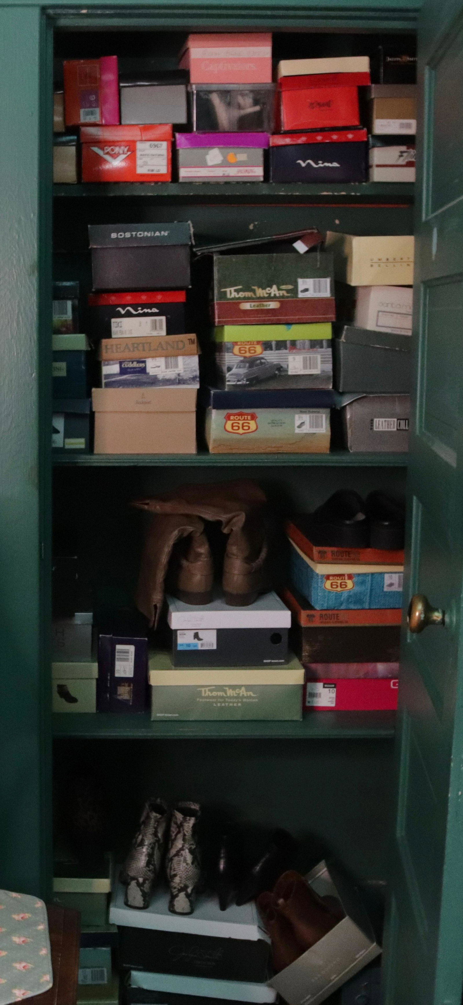 CONTENTS OF CLOSET: WOMENS SHOES AND BOOTS - FLIP FLOPS - SIZES 9 1/2 AND 10