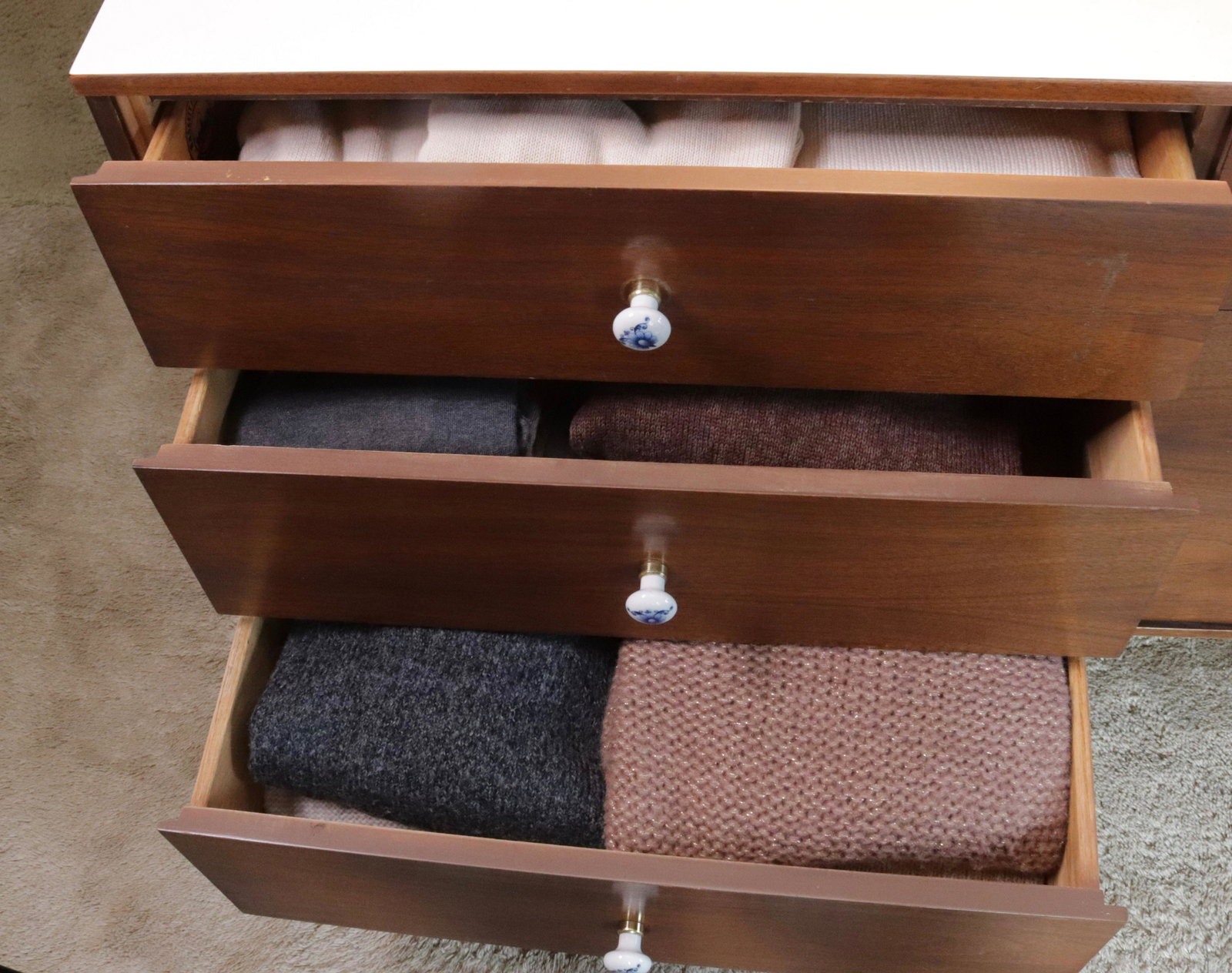 CONTENTS OF DRESSER: INCLUDING - COTTON AND WOOL SWEATERS, LEATHER GLOVES, TURTLE NECKS, AND MORE