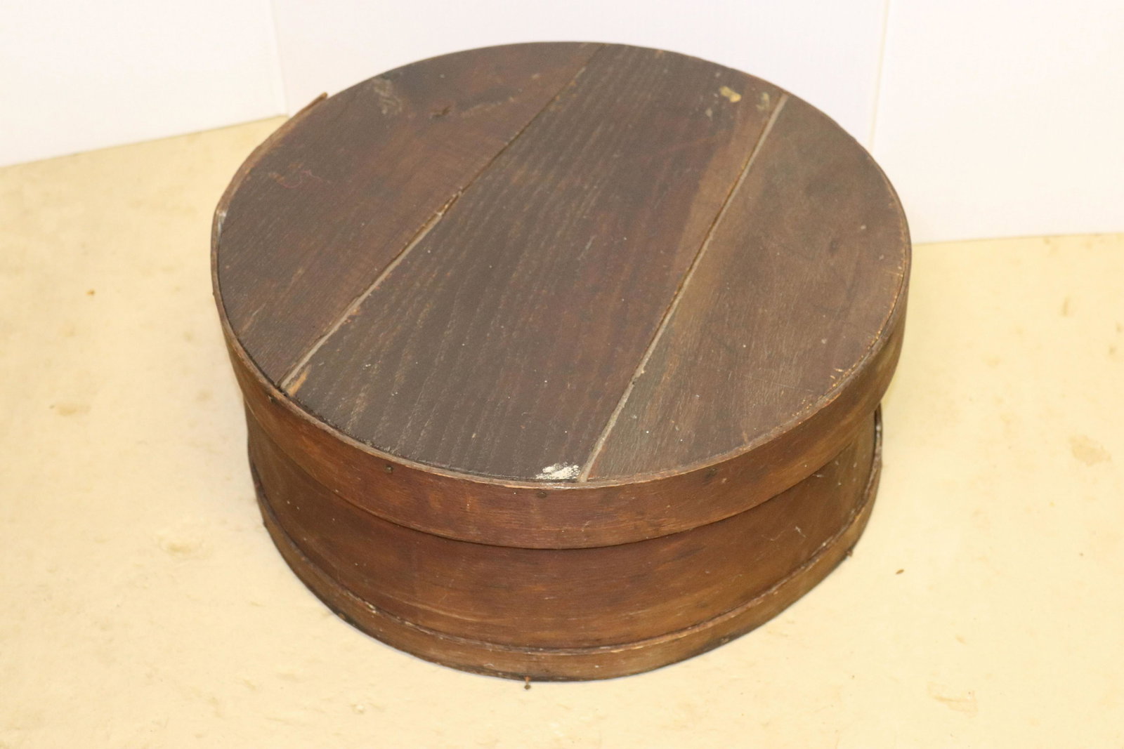 WOODEN STORAGE BOX: ROUND BOX WITH LID SIZE: 7" X 16"