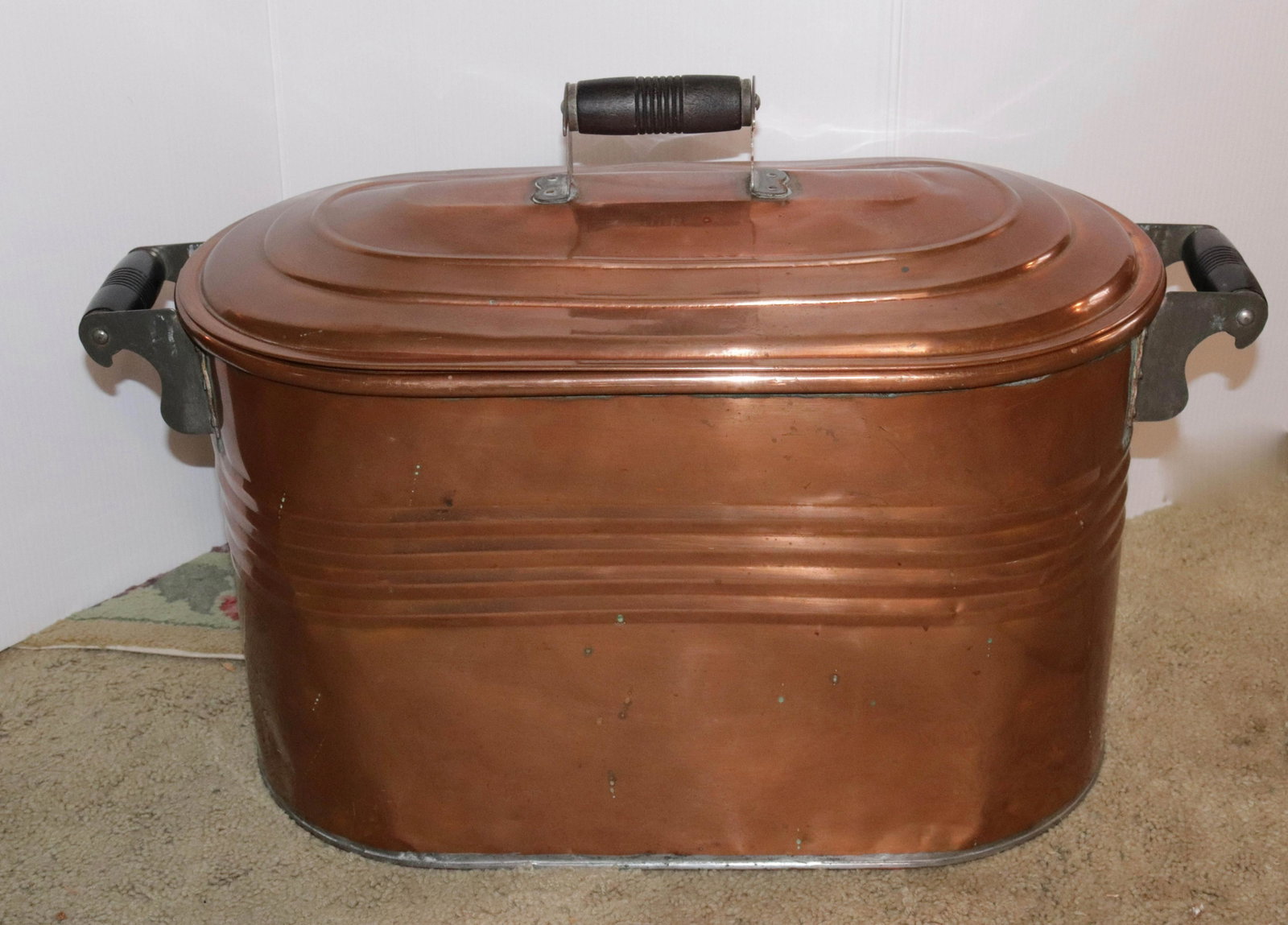 VINTAGE COPPER BOILER: LIDDED COPPER BOILER WITH WOODEN HANDLES - POLISHED SIZE: 17 1/2" X 27" X 13"