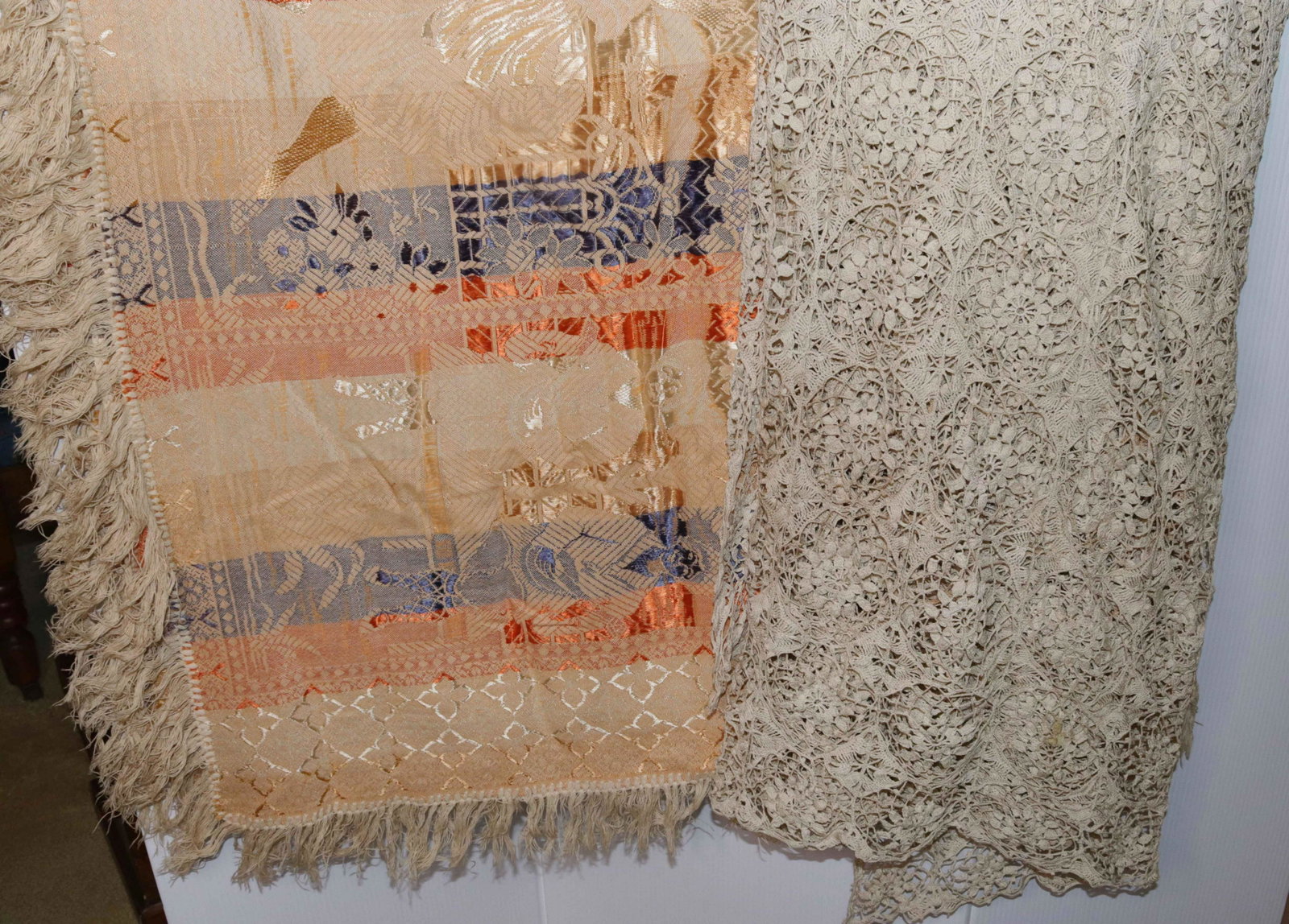 PAIR OF TABLE CLOTHS: HANDMADE LACE TABLECLOTH WITH FLORAL PATTERN - COTTON AND SILK DECORATED TABLE CLOTH