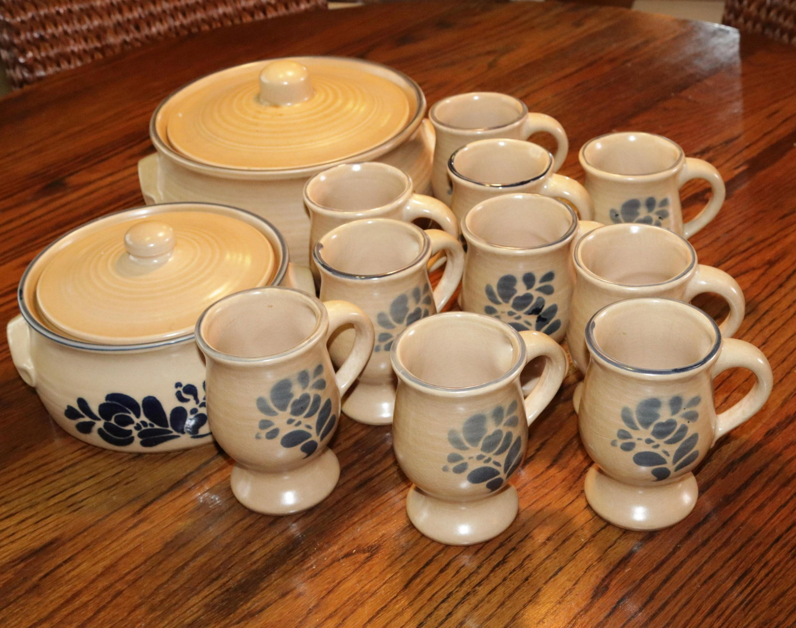 PFALTZGRAFF DISH LOT: (2) COVERED CASSEROLES AND (10) HANDLED MUGS SIZE: CASSEROLES 2 QUART AND 3 1/2" QUART