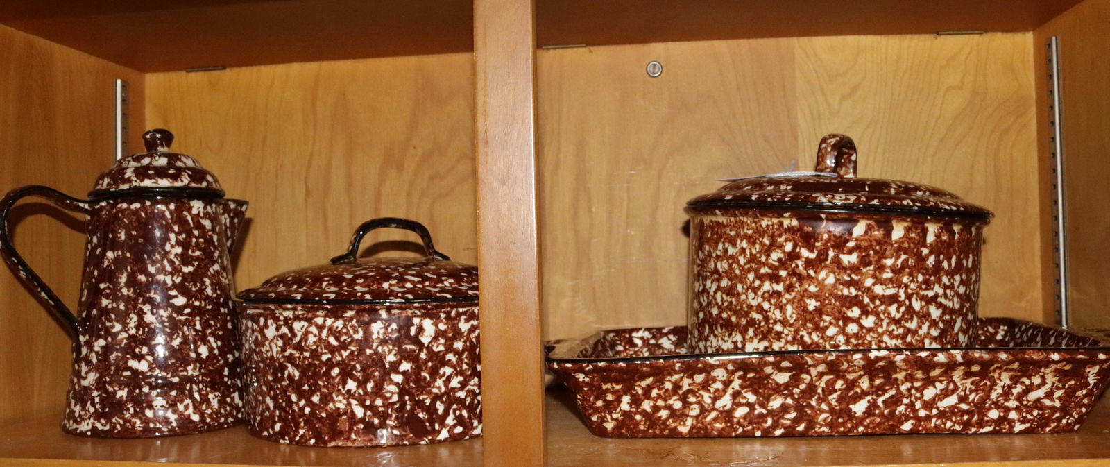 STANGL POTTERY LOT: COFFEE POT, (2) COVERED CASSEROLES, AND BAKING DISH SIZE: COFFEE 8 3/4" H - CASSEROLES 3 1/2" - BAKING PAN 14" L