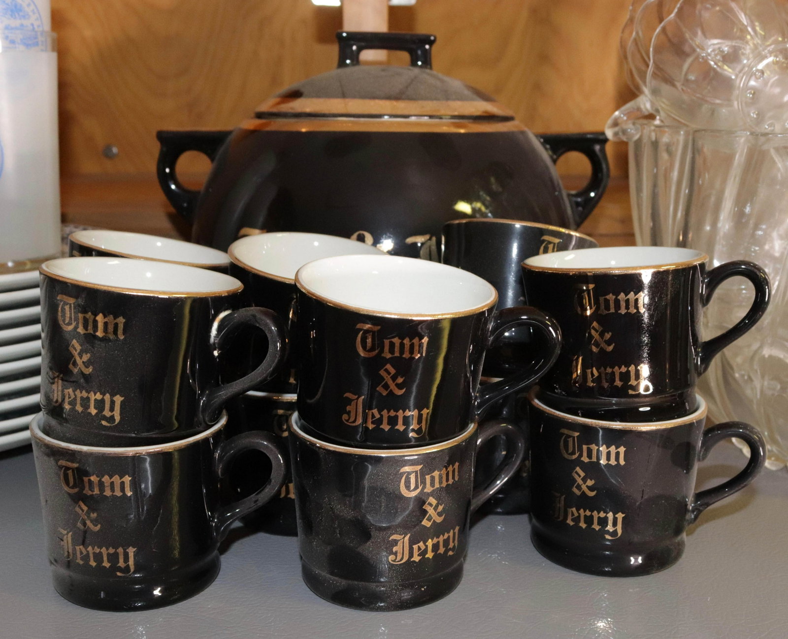 VINTAGE PUNCH BOWL SET: TOM AND JERRY PUNCH BOWL AND CUPS BY; HALL SIZE: PUNCH BOWL 11" D - CUPS 2 1/2" D