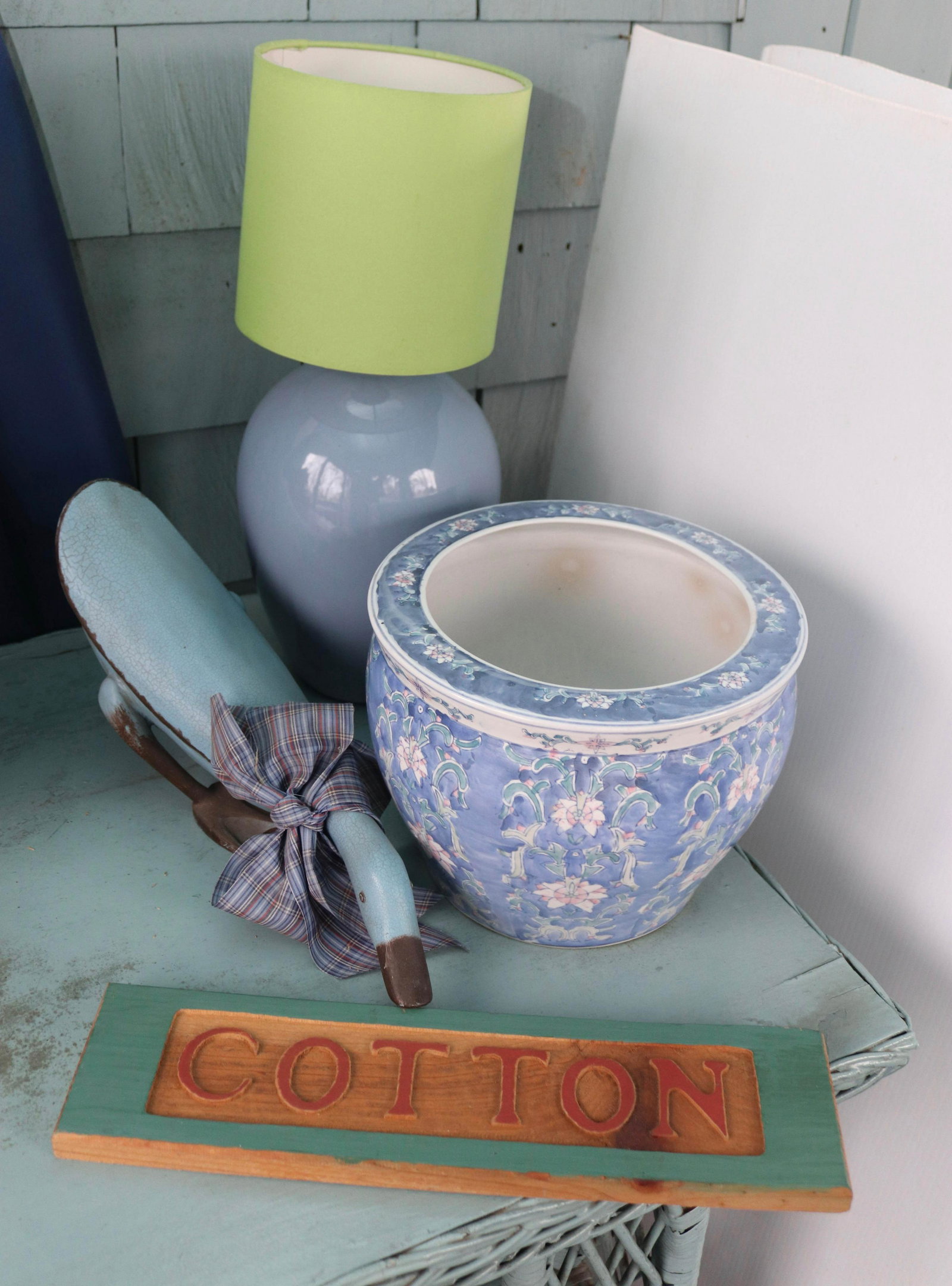 GROUP LOT OF DECORATIVE ACCESSORIES: (4)- LAMP- GOOSE- SIGN- FLOWER POT- GOOSE-15"L