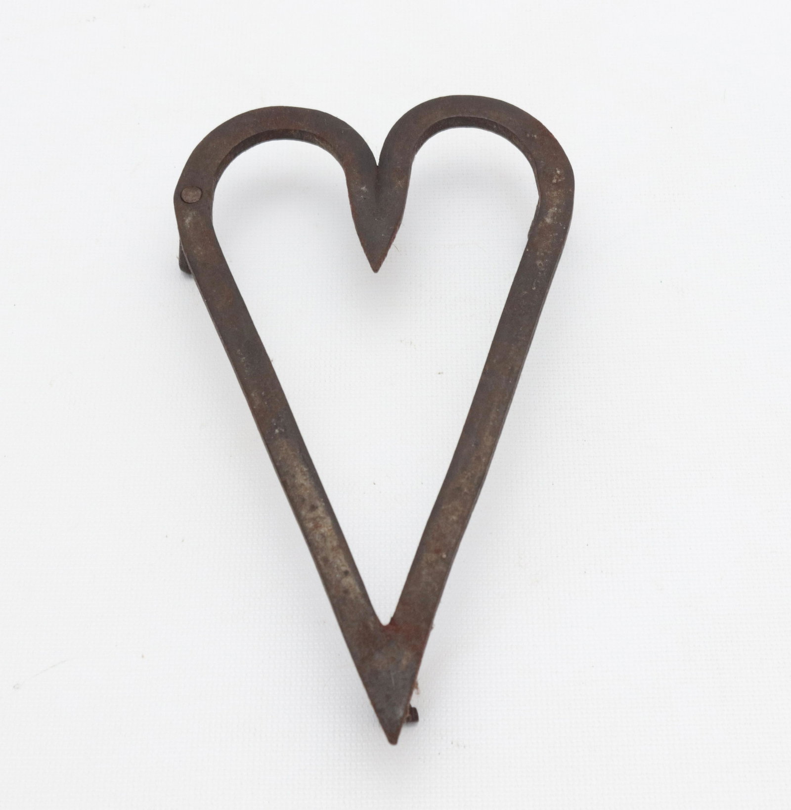 PENNSYLVANIA HEART SHAPED TRIVET: MONKEY TAIL FEET DIMENSIONS: 7 1/2"