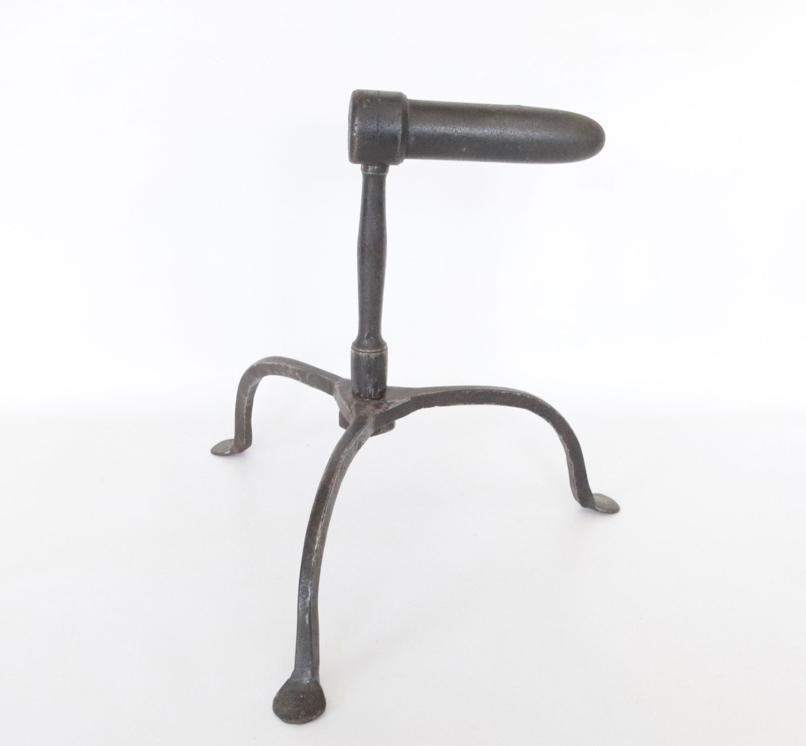 HAND WROUGHT GOFFERING IRON: ODD SIZE WITH WIDE BASE - HANDMADE DIMENSIONS: 4" BARREL