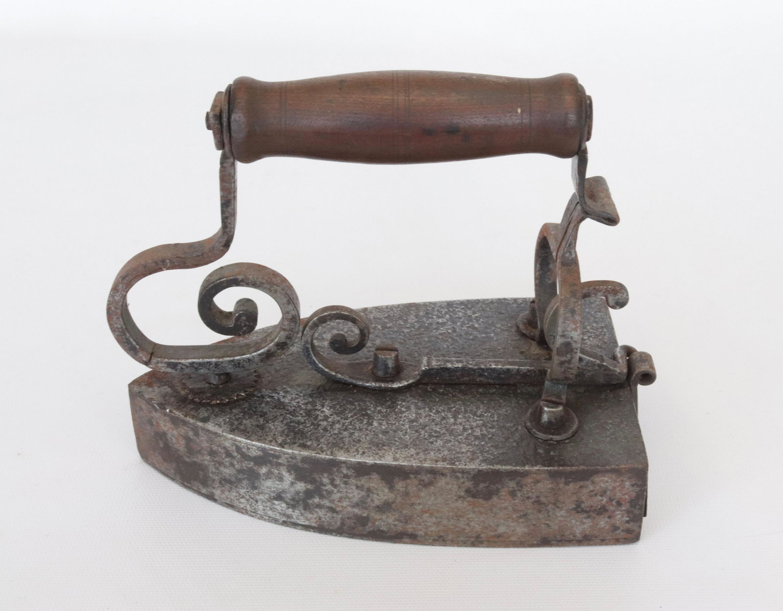EARLY HANDMADE SLUG IRON: WITH MONKEY TAIL LATCH AND POST - BRASS ROSET UNDER NOSE - EARLY 1800'S