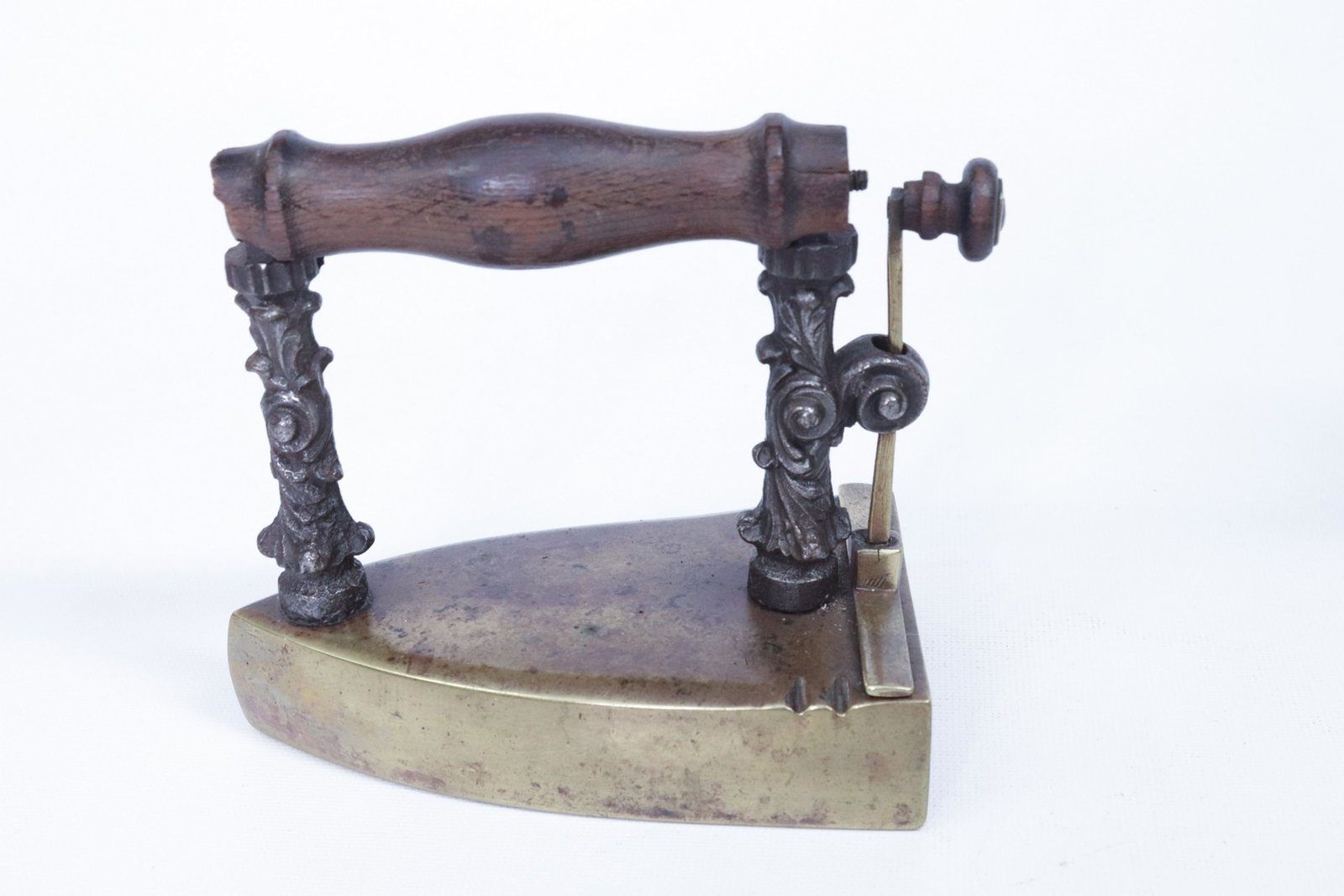 BRASS SLUG IRON: CAST IRON DECORATIVE POSTS DIMENSIONS: 4 1/2"