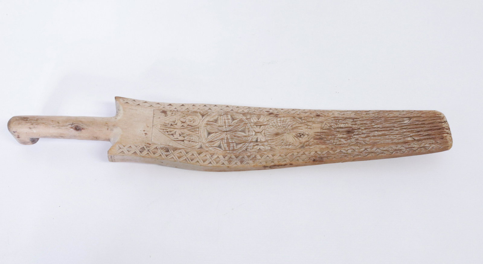 ANTIQUE CARVED WASHING BAT: COMPASS, STARS, AND CHIP CARVING DIMENSIONS: 18 1/2"