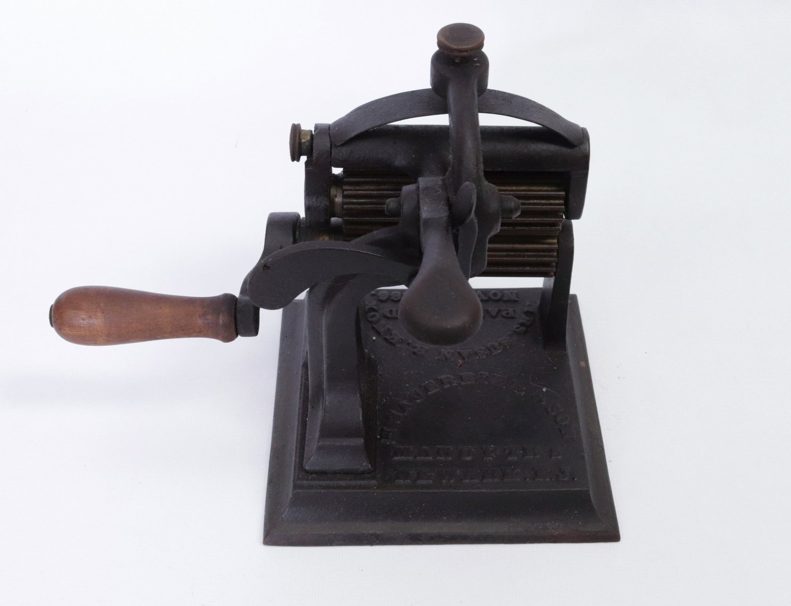 1866 MACHINE FLUTER: "SAUERBIER & SON NEWARK" DIMENSIONS: 4" ROLLER