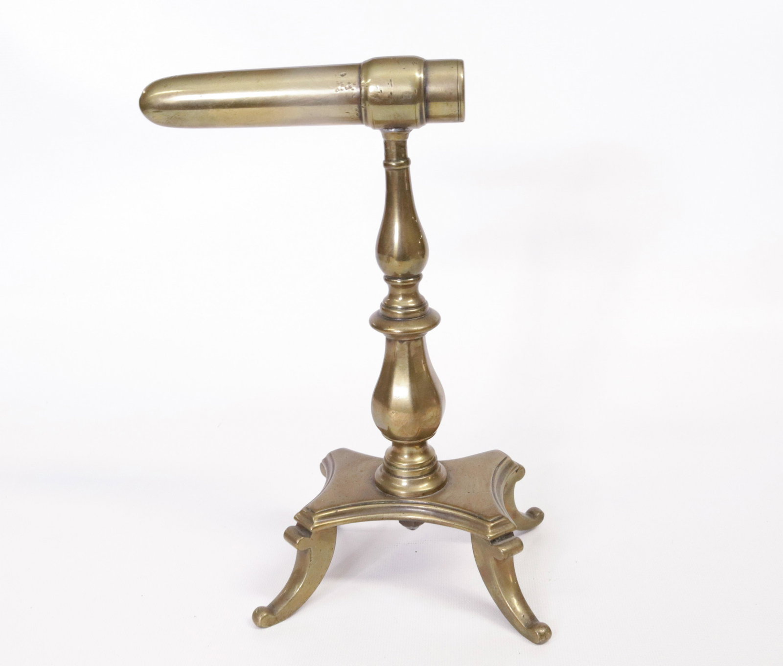BRASS GOFFERING IRON: SINGLE GOFFERING IRON ON PLATFORM WITH DECORATIVE LEGS DIMENSIONS: 6"