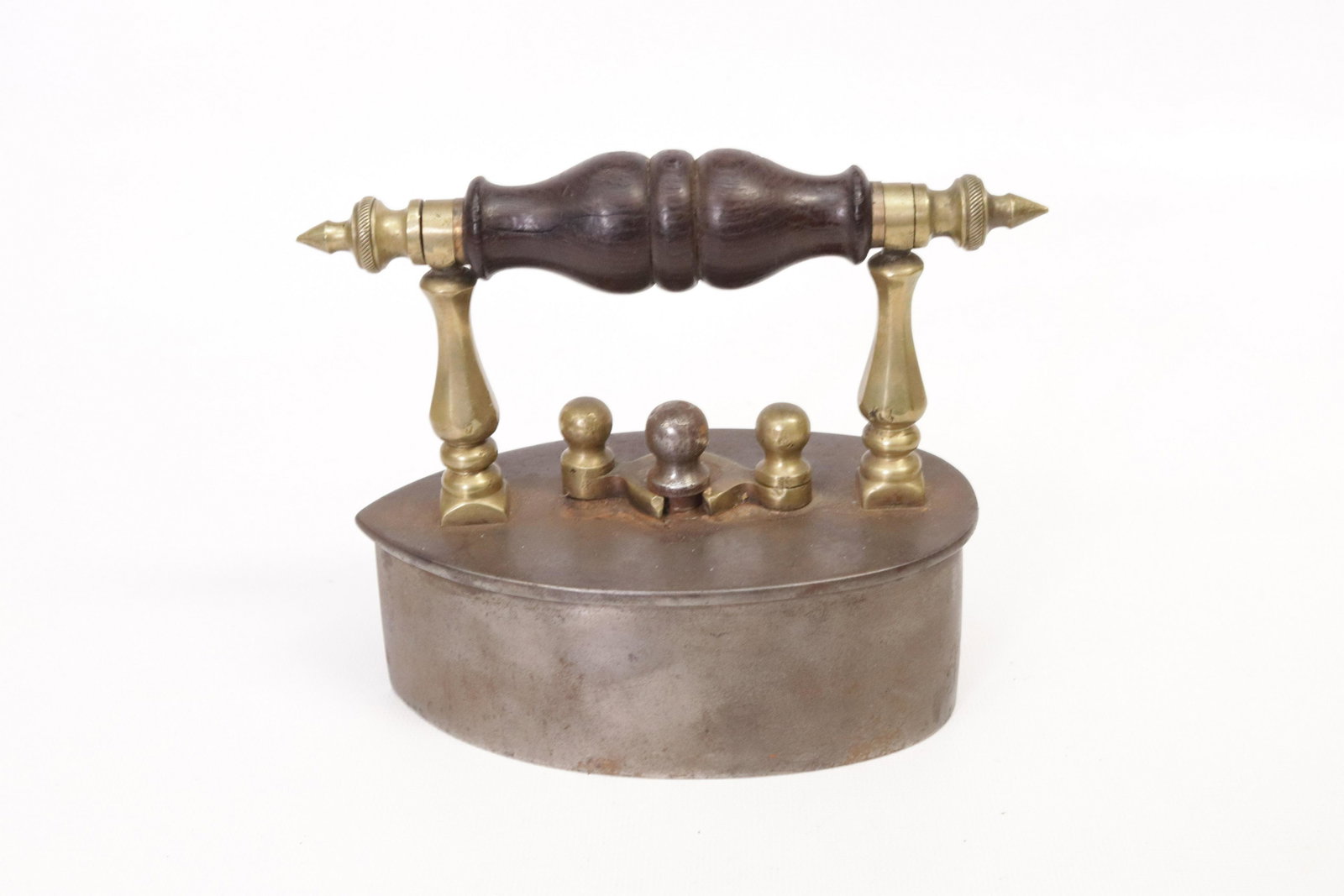 ROUNDBACK SCOTTISH SLUG IRON: FACESTED POSTS. BULBOUS HANDLE, AND SLUG DIMENSIONS: 6"