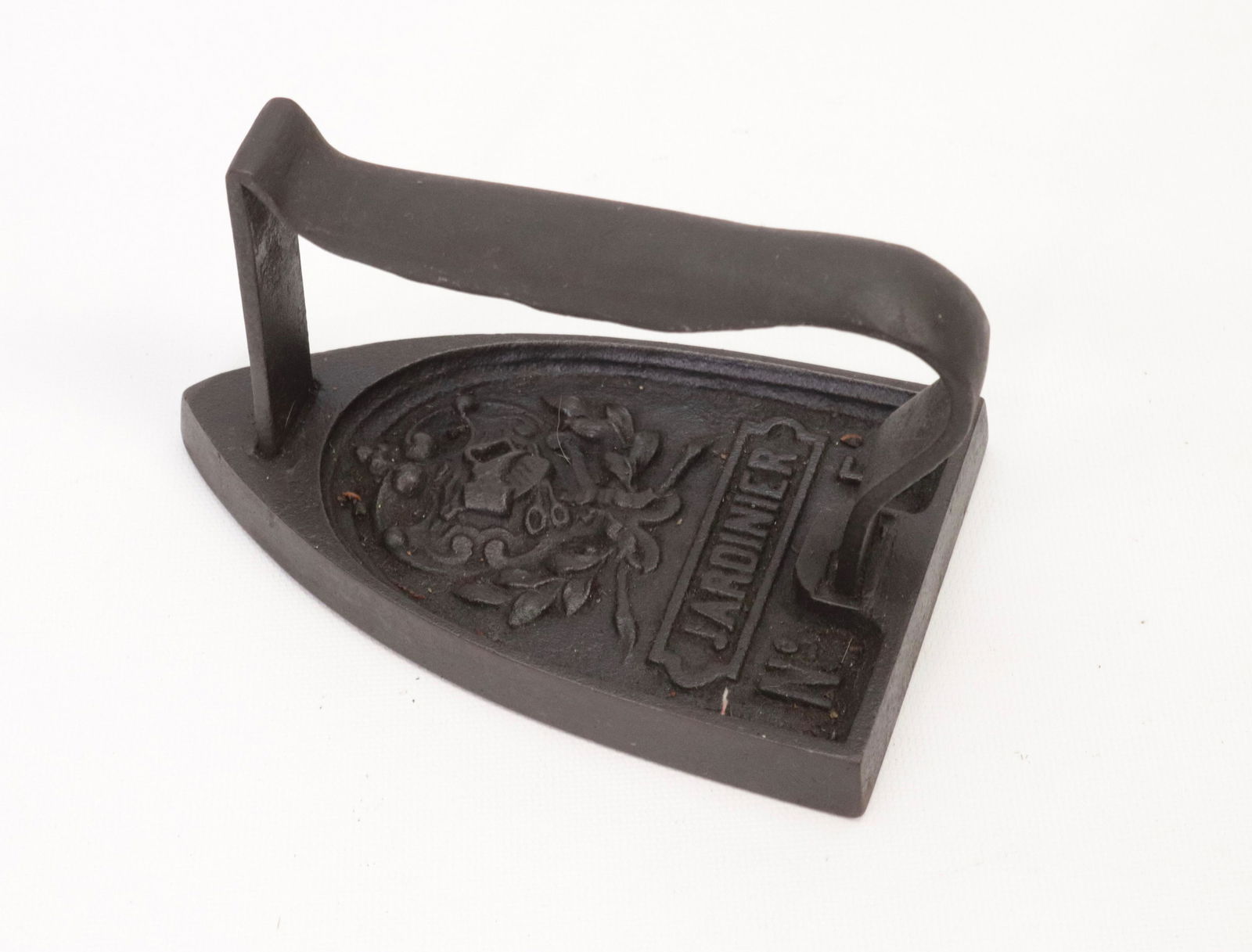 FLAT IRON JARDINIERE: SEWING AND IRON RELIEF DIMENSIONS: 6 1/2"