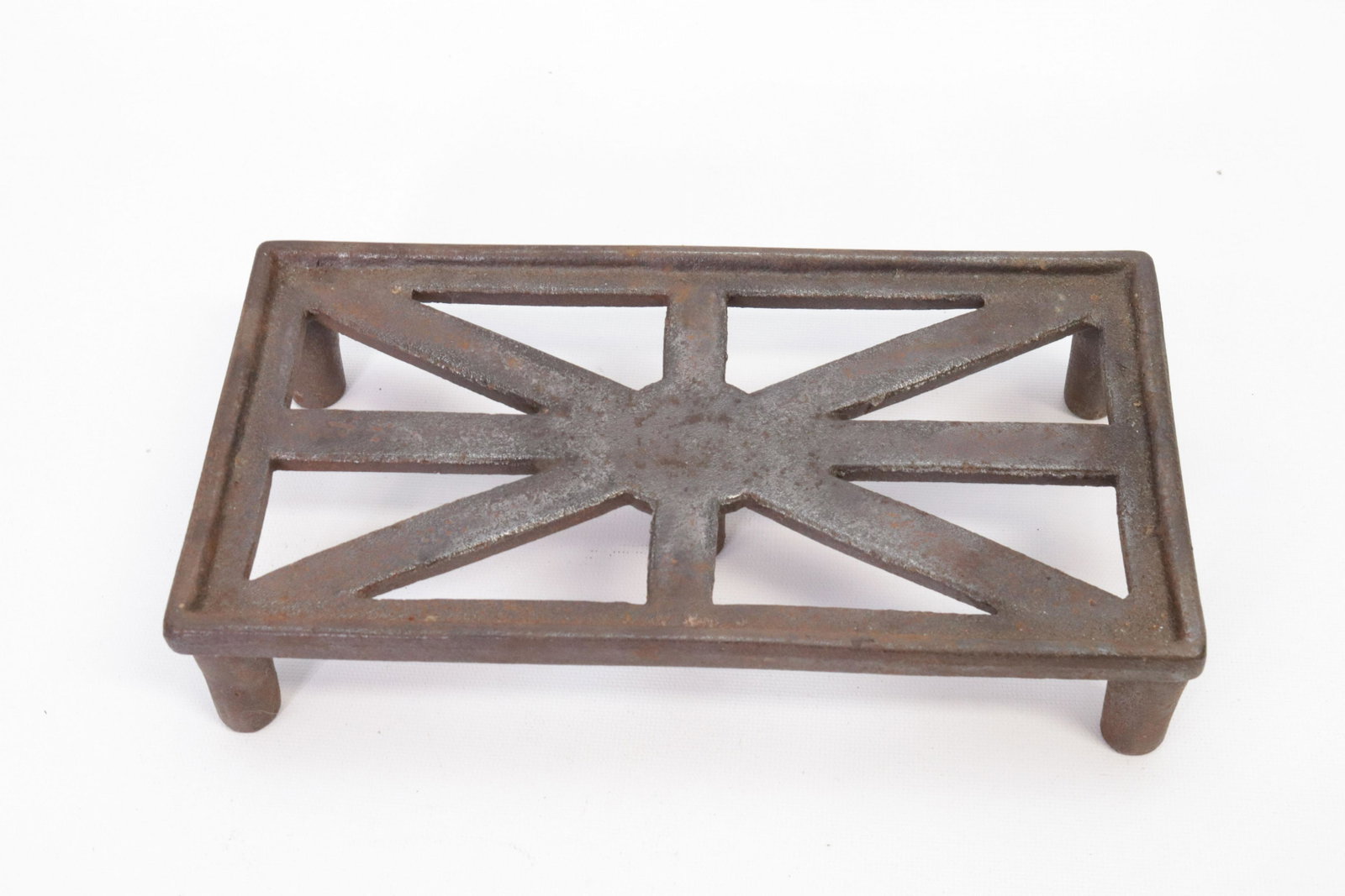 BILLIARD TABLE TRIVET: BILLIARD TABLE TRIVET DIMENSIONS: 10 1/2"