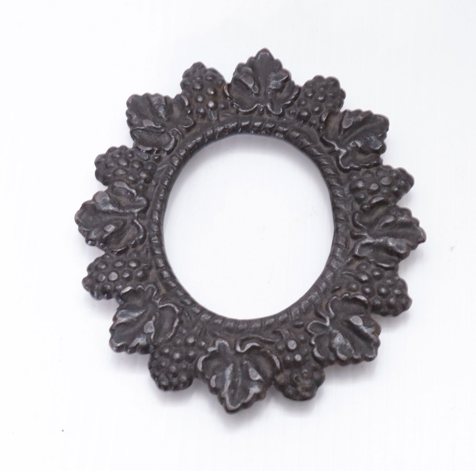CAST IRON PICTURE FRAME: VICTORIAN OVAL FRAME - PAINTED SURFACE 5 1/2" X 4 3/4" - INTERIOR 3" X 2 1/2"