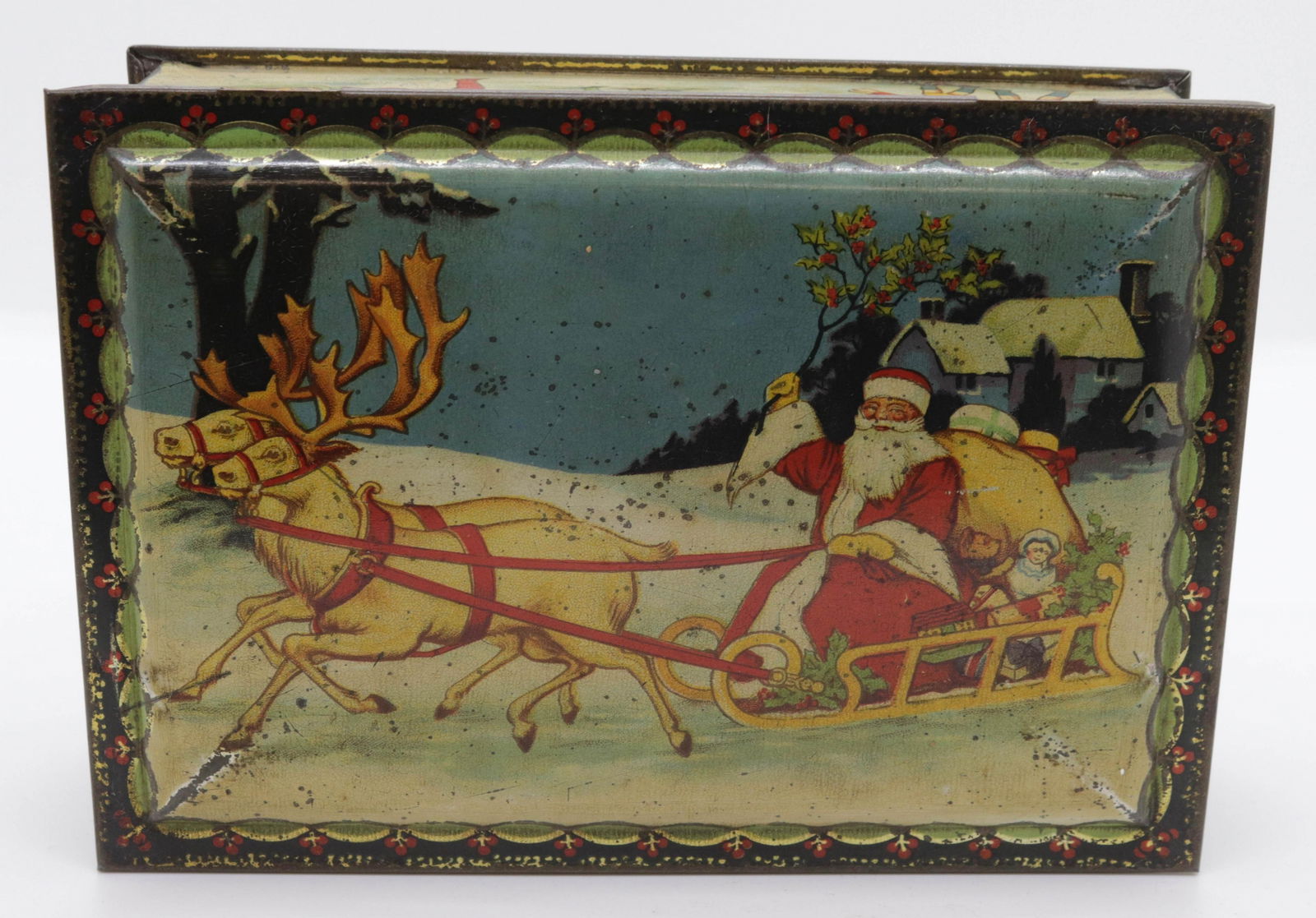 C.W.S. "FATHER CHRISTMAS" BISCUIT TIN (1 of 5)