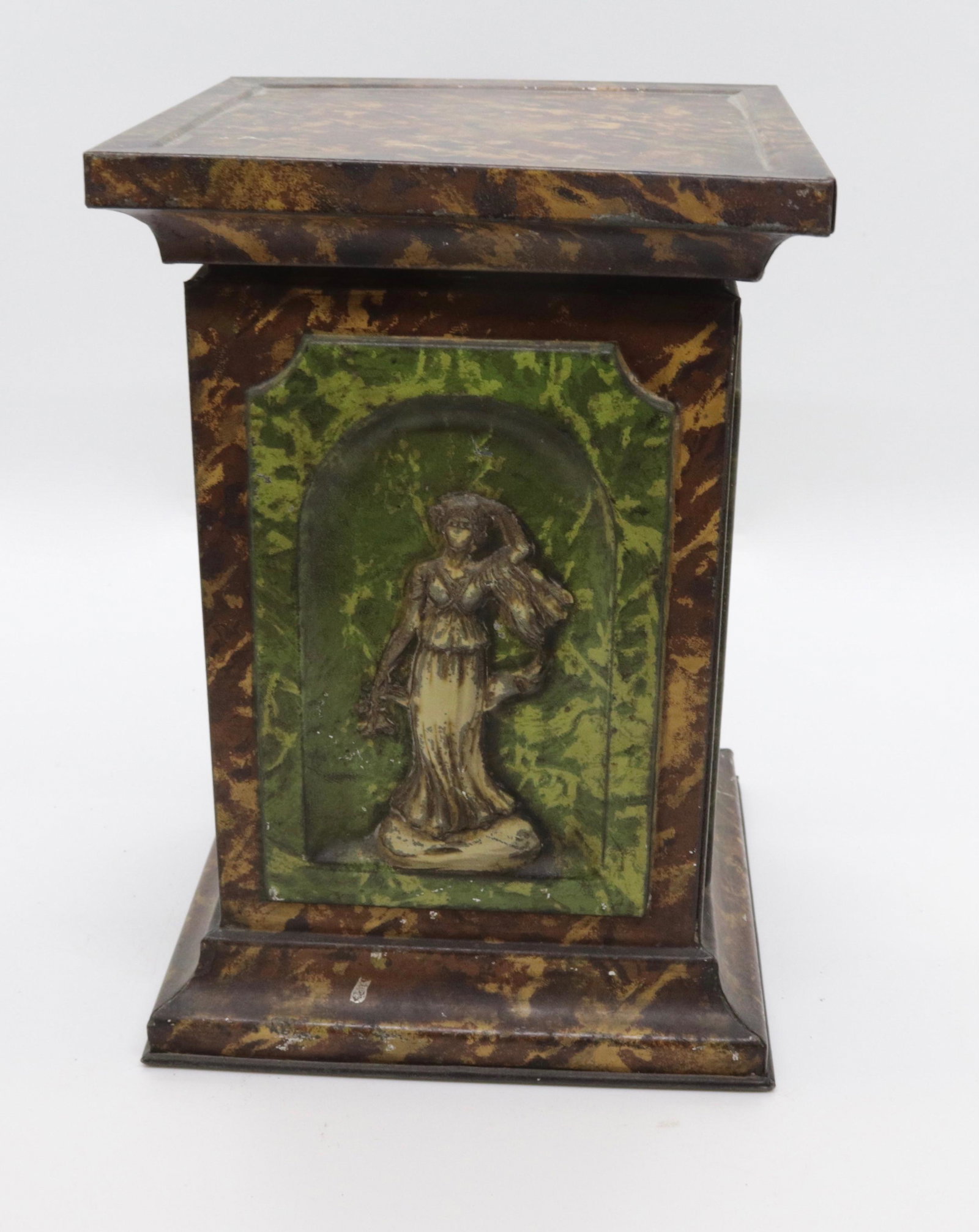 HUNTLEY & PALMER BISCUIT TIN: "STATUARY" TIN - CIRCA 1910 - TIN LITHOGRAPH 7" H